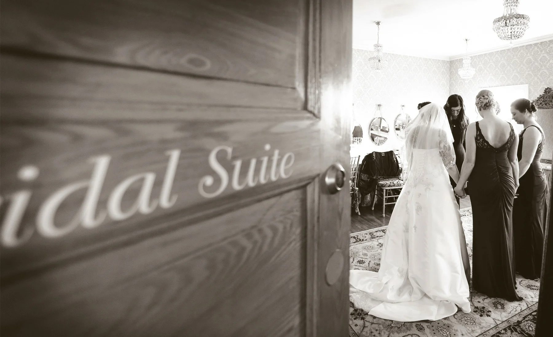 01-Minneapolis-Minnesota-Wedding-Photography-by-Vick-Photography-Semple-Mansion-Bridal-Suite-Ariel-and-Jared.jpg
