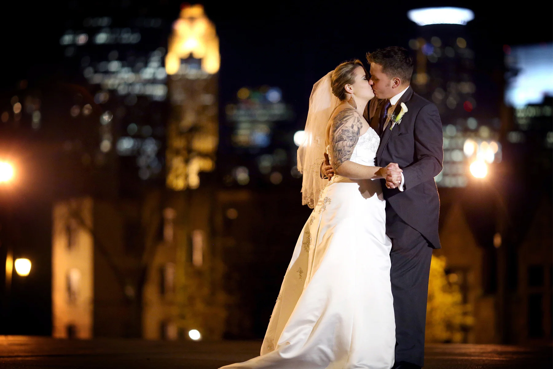 15-Minneapolis-Minnesota-Wedding-Photography-by-Vick-Photography-Skyline-Night-Photography-Ariel-and-Jared.jpg