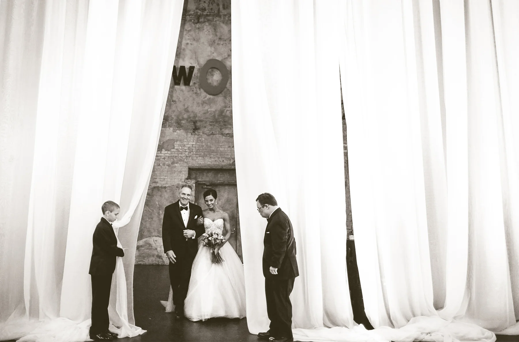 10-Minneapolis-Minnesota-Wedding-Photography-Aria-Downtown-Industrial-Ceremony-Melanie-and-Andrew.jpg