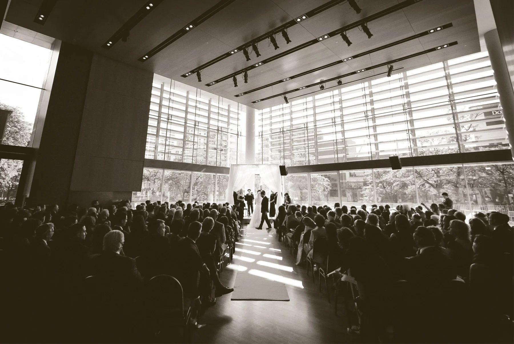 10-Minneapolis-Minnesota-Wedding-Photography-by-Vick-Photography-Hilton-Downtown-Ceremony-Lisa-and-Jared.jpg