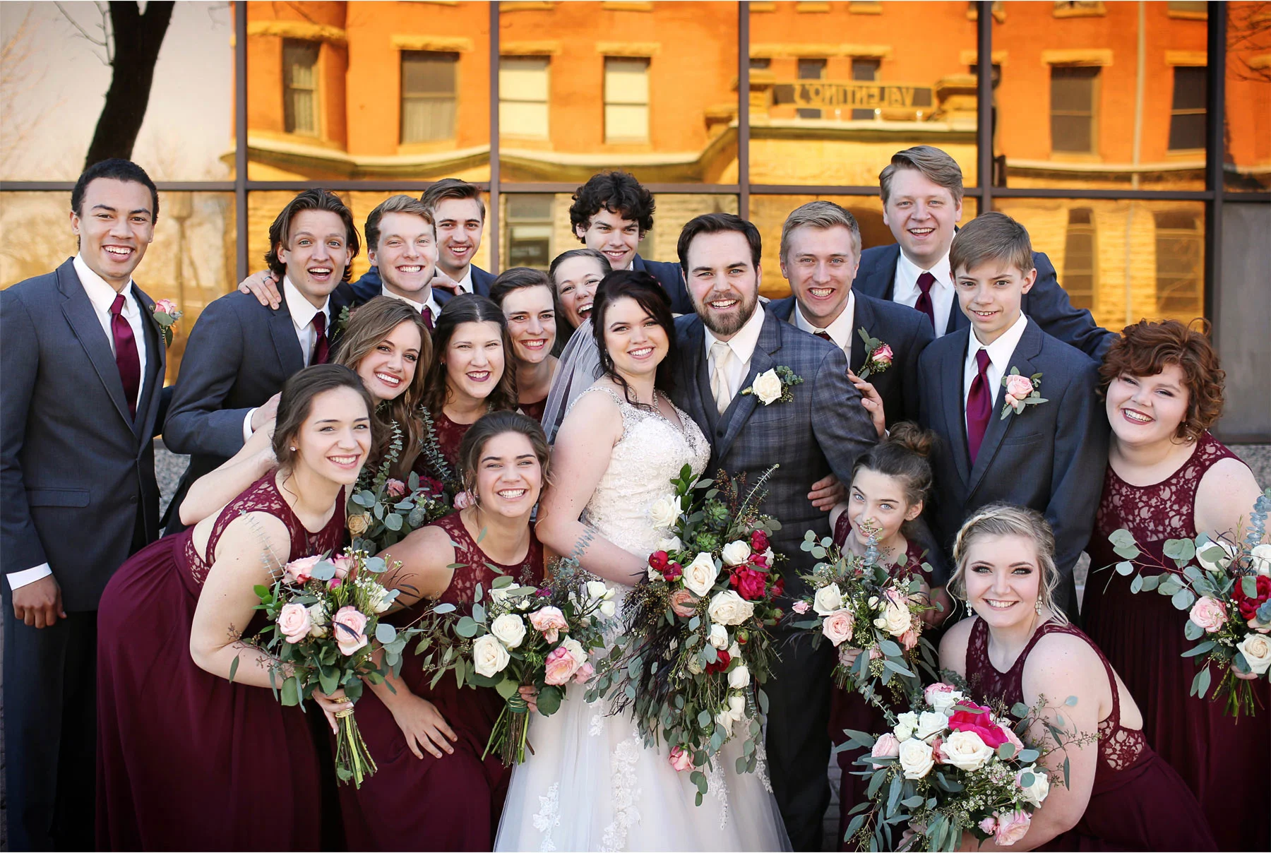 06-Minneapolis-Wedding-Photography-by-Vick-Photography-Wedding-Party-Group-Rachael-and-Benjamin.jpg