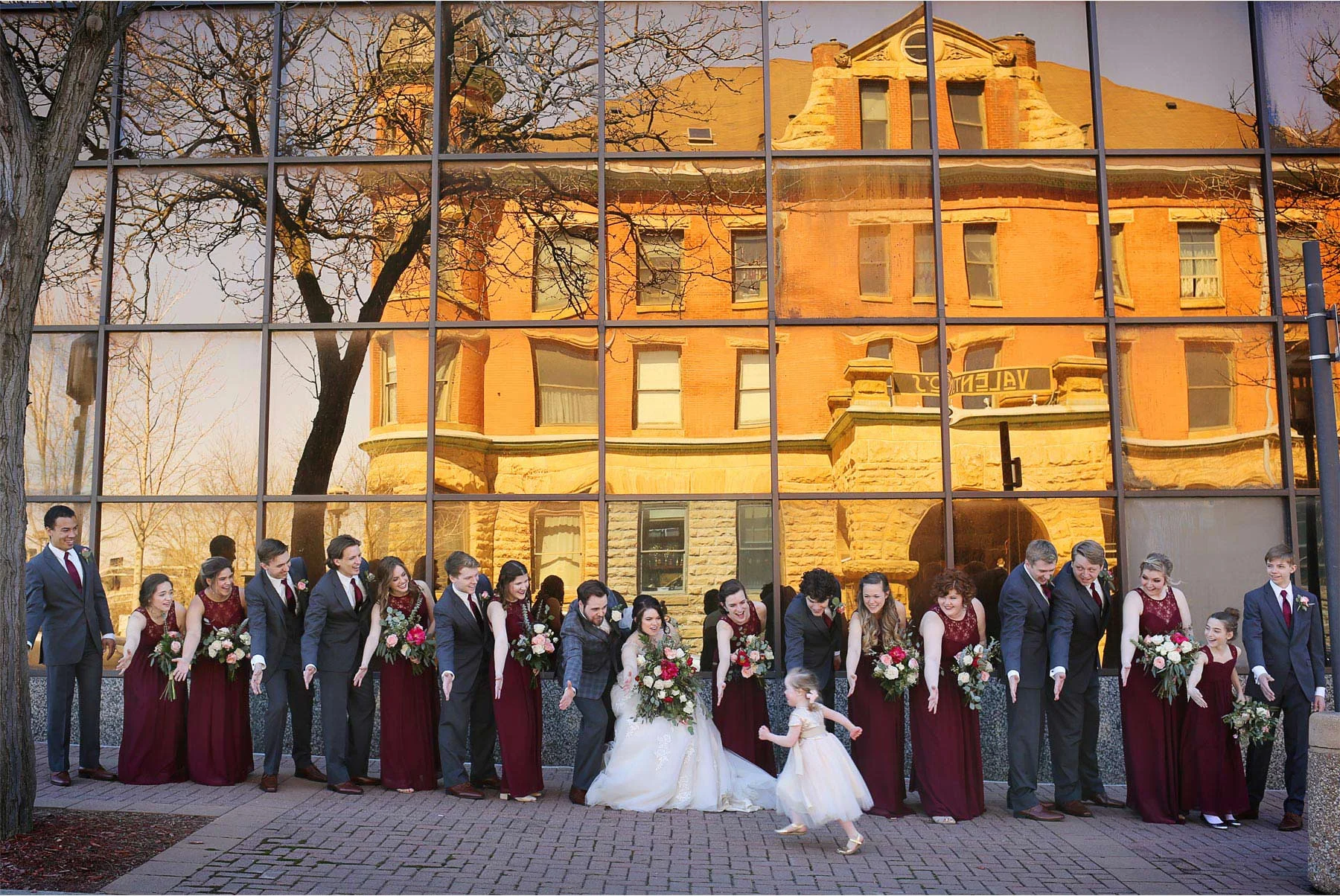 07-Minneapolis-Wedding-Photography-by-Vick-Photography-Wedding-Party-Group-Rachael-and-Benjamin.jpg