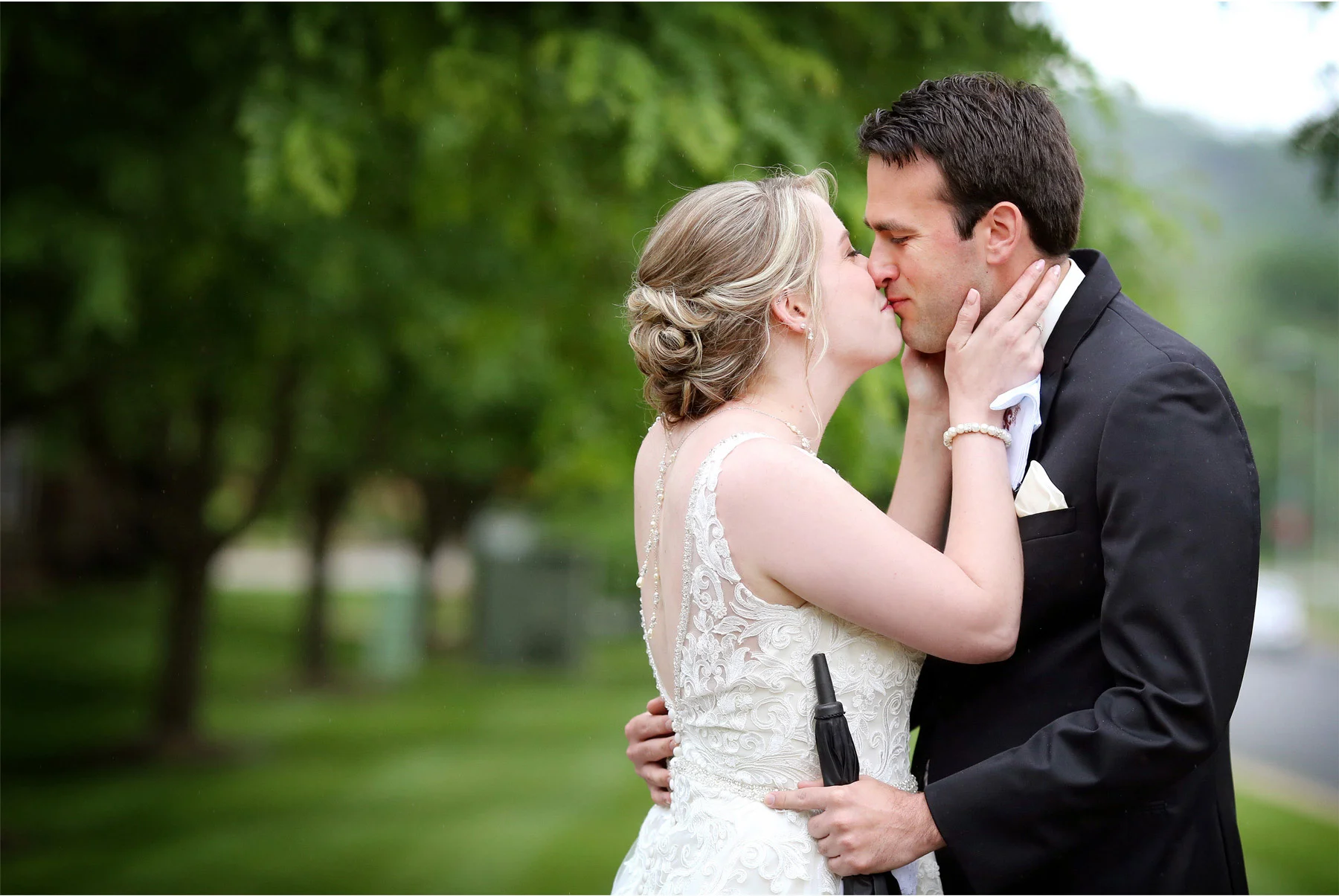 02-River-Falls-Wisconsin-Wedding-Photography-by-Vick-Photography-First-Look-Rain-Britty-and-Tyler.jpg