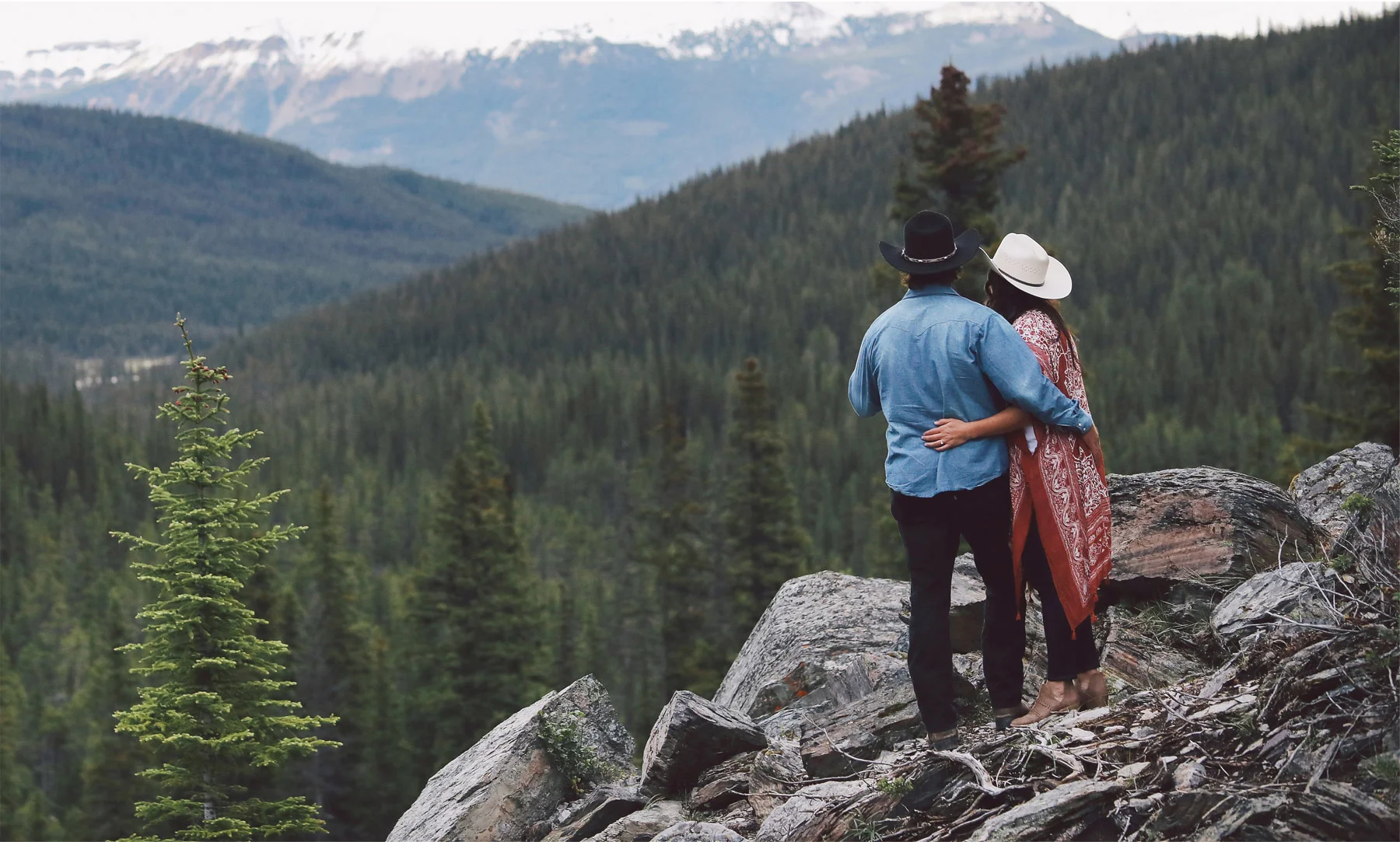 14-Banff-Canada-Engagement-Photography-by-Vick-Photography-Mountains-Cowboy-Hat-Lizz-and-Brady.jpg