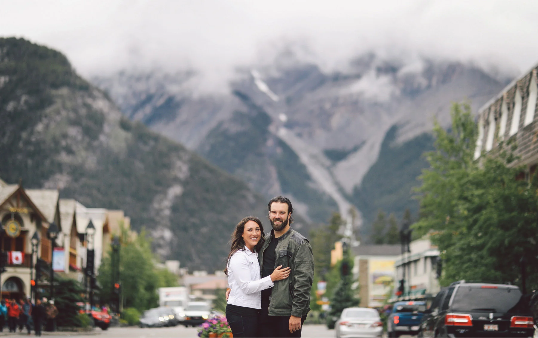 01-Calgary-Canada-Engagement-Photography-by-Vick-Photography-Mountains-Lizz-and-Brady.jpg