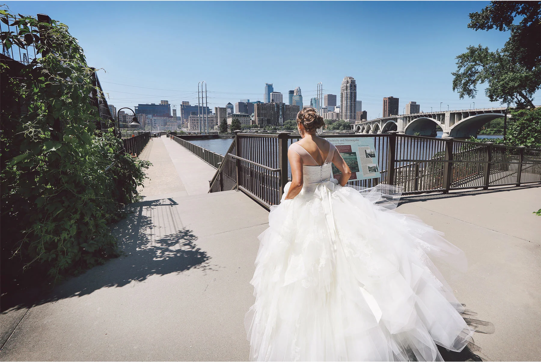 03-Minneapolis-Minnesota-Wedding-Photography-by-Vick-Photography-Saint-Anthony-Main-First-Look-Brigid-and-Ernie.jpg