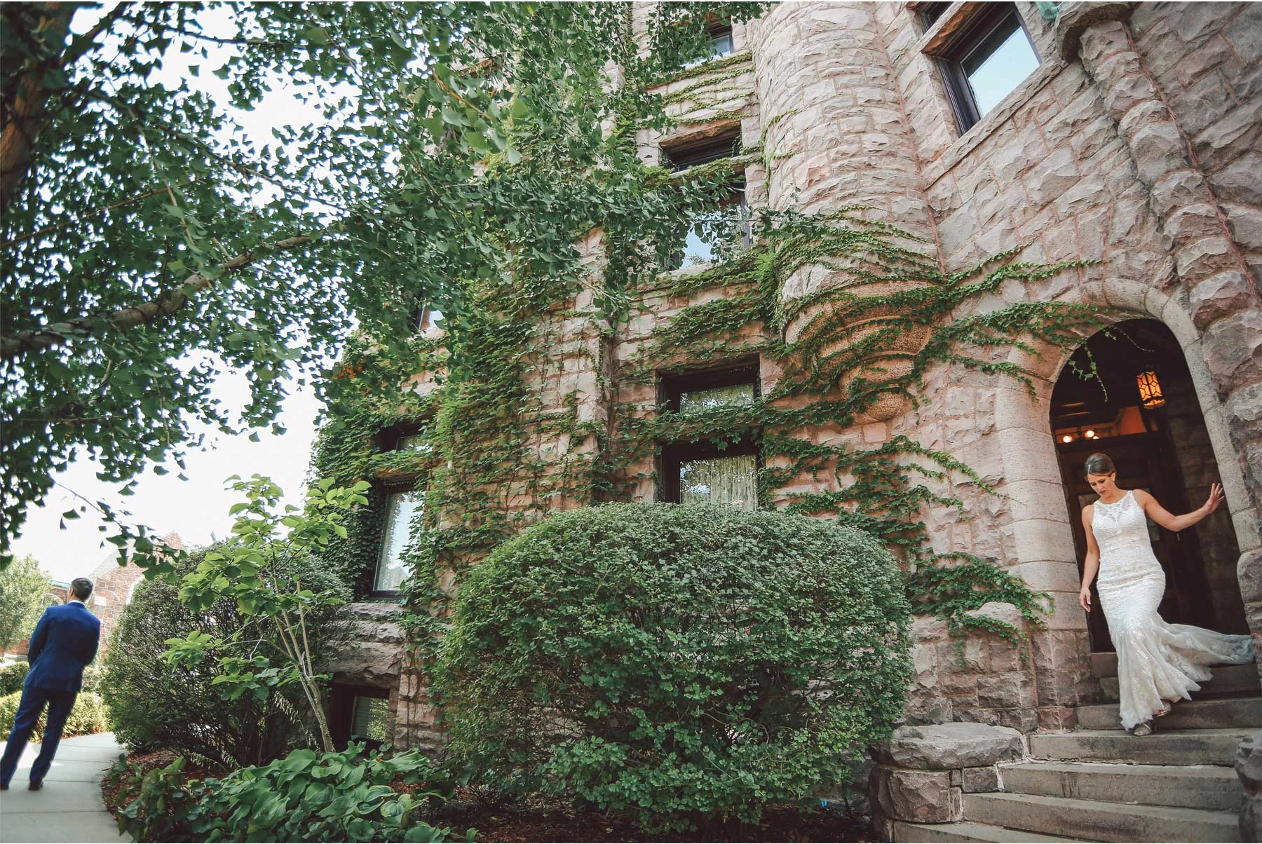 03-Minneapolis-Minnesota-Wedding-Photographer-by-Vick-Photography-Van-Dusen-Mansion-First-Look-Ivy-Megan-and-Ned.jpg