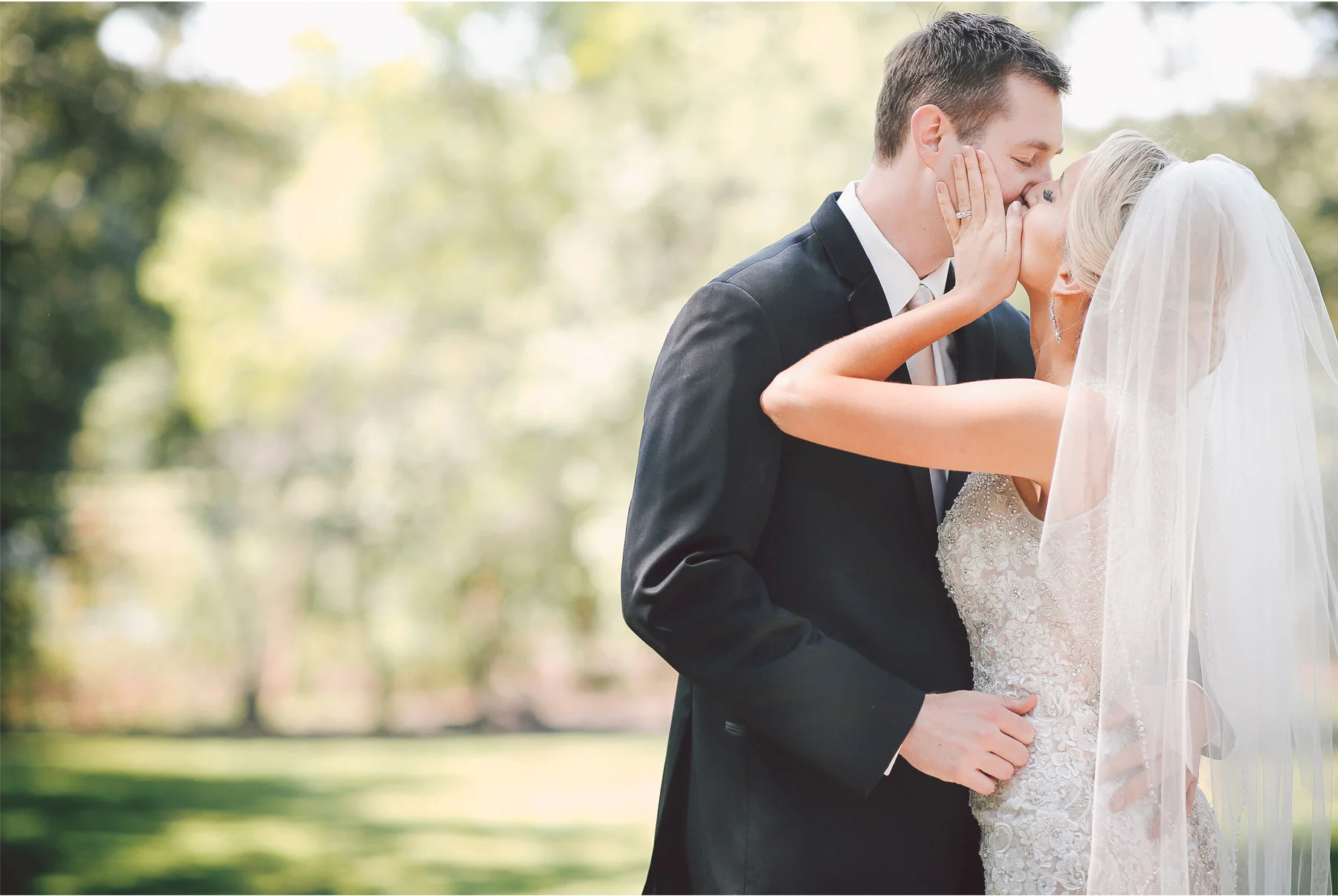 04-Minneapolis-Minnesota-Wedding-Photography-by-Vick-Photography-First-Look-Jenna-and-Josh.jpg