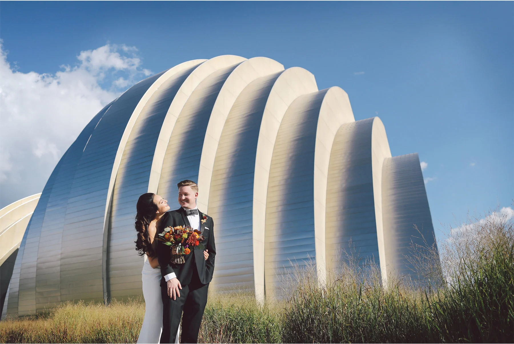 15-Kansas-City-Missouri-Destination-Wedding-Photography-by-Vick-Photography-Downtown-Architecture-Carly-and-Kenny.jpg