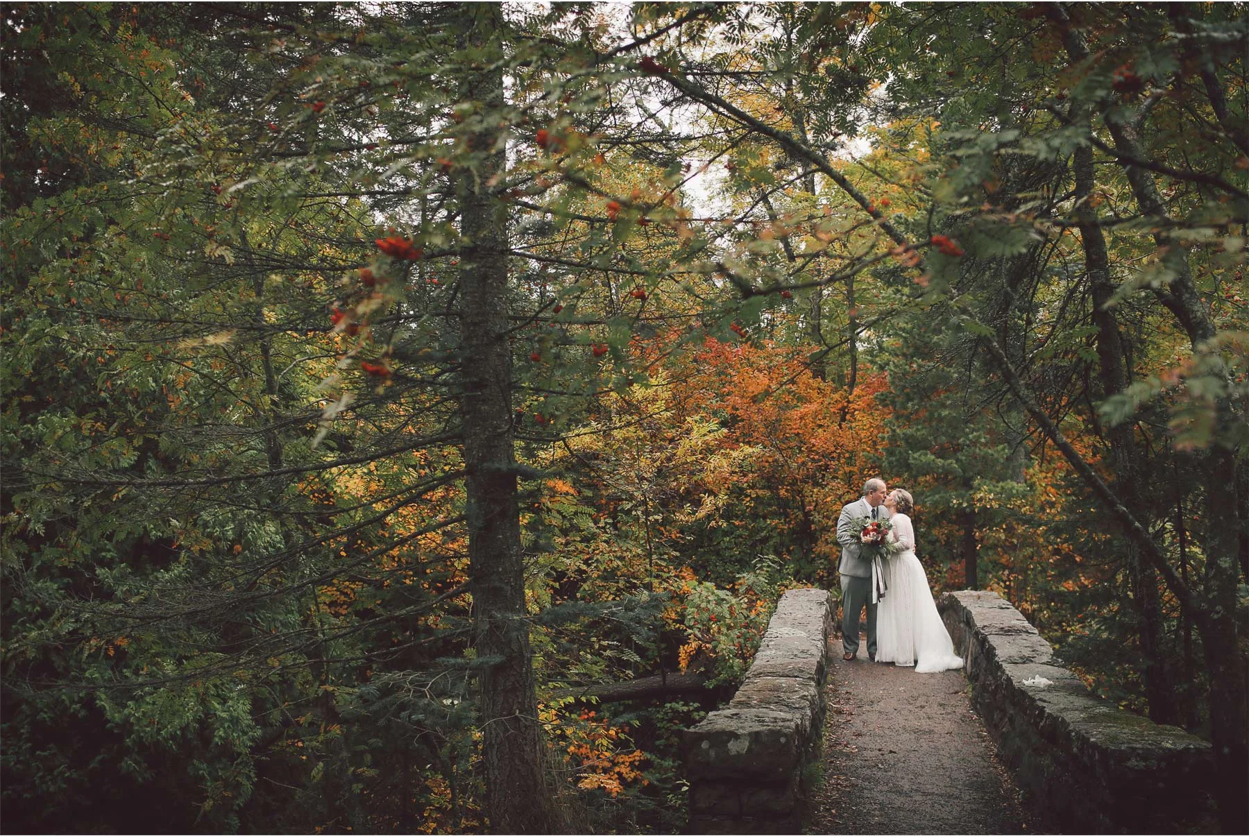 04-Duluth-Minnesota-Wedding-Photography-by-Vick-Photography-Glensheen-Mansion-First-Look-Autumn-Fall-Kelli-and-Marc.jpg