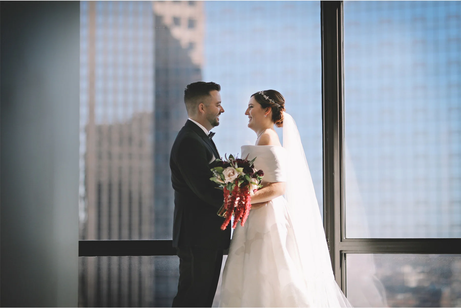 08-Minneapolis-Minnesota-Wedding-Photography-by-Vick-Photography-Loews-Hotel-First-Look-Downtown-Skyline-Caitlin-and-Alec.jpg
