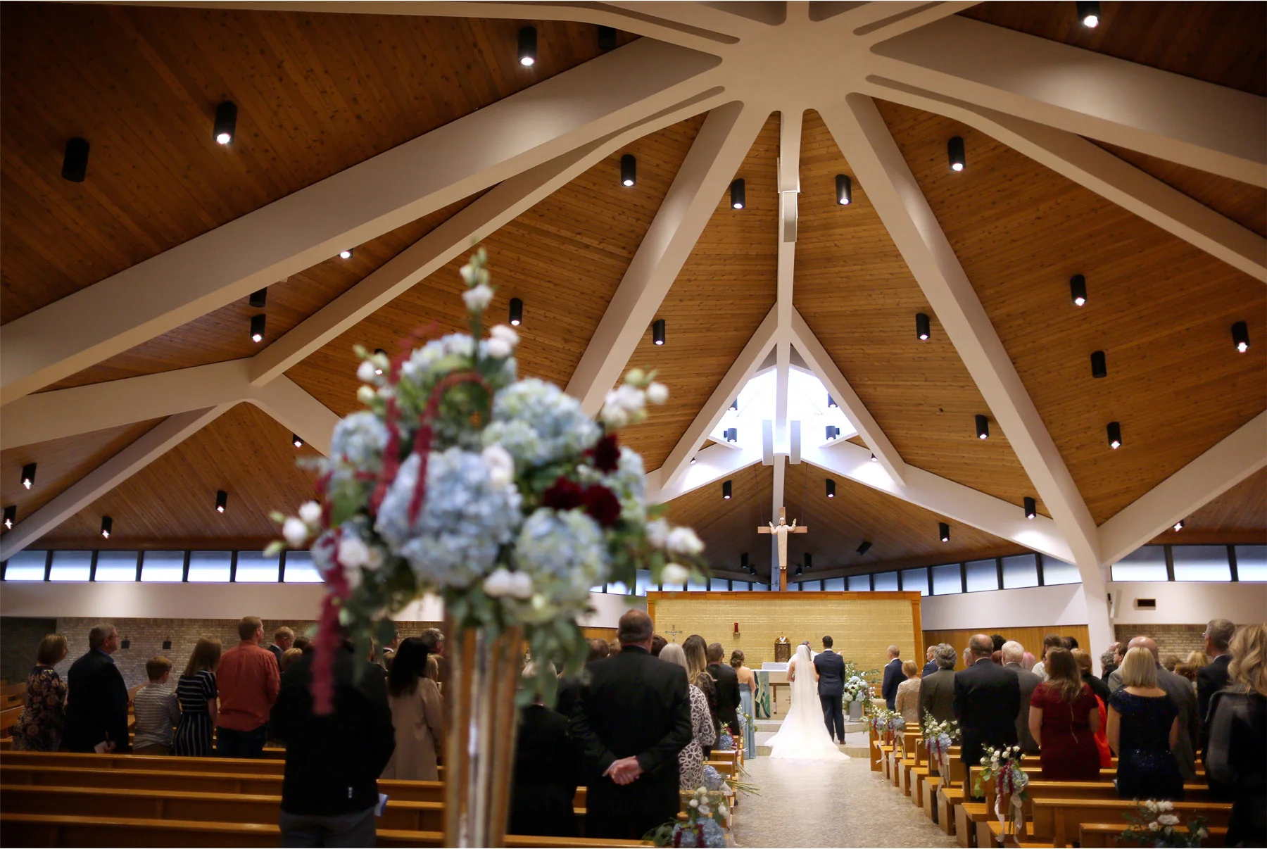 12-Minneapolis-Minnesota-Wedding-Photography-by-Vick-Photography-Our-Lady-of-the-Lake-Catholic-Church-Ceremony-Jana-and-Matt.jpg