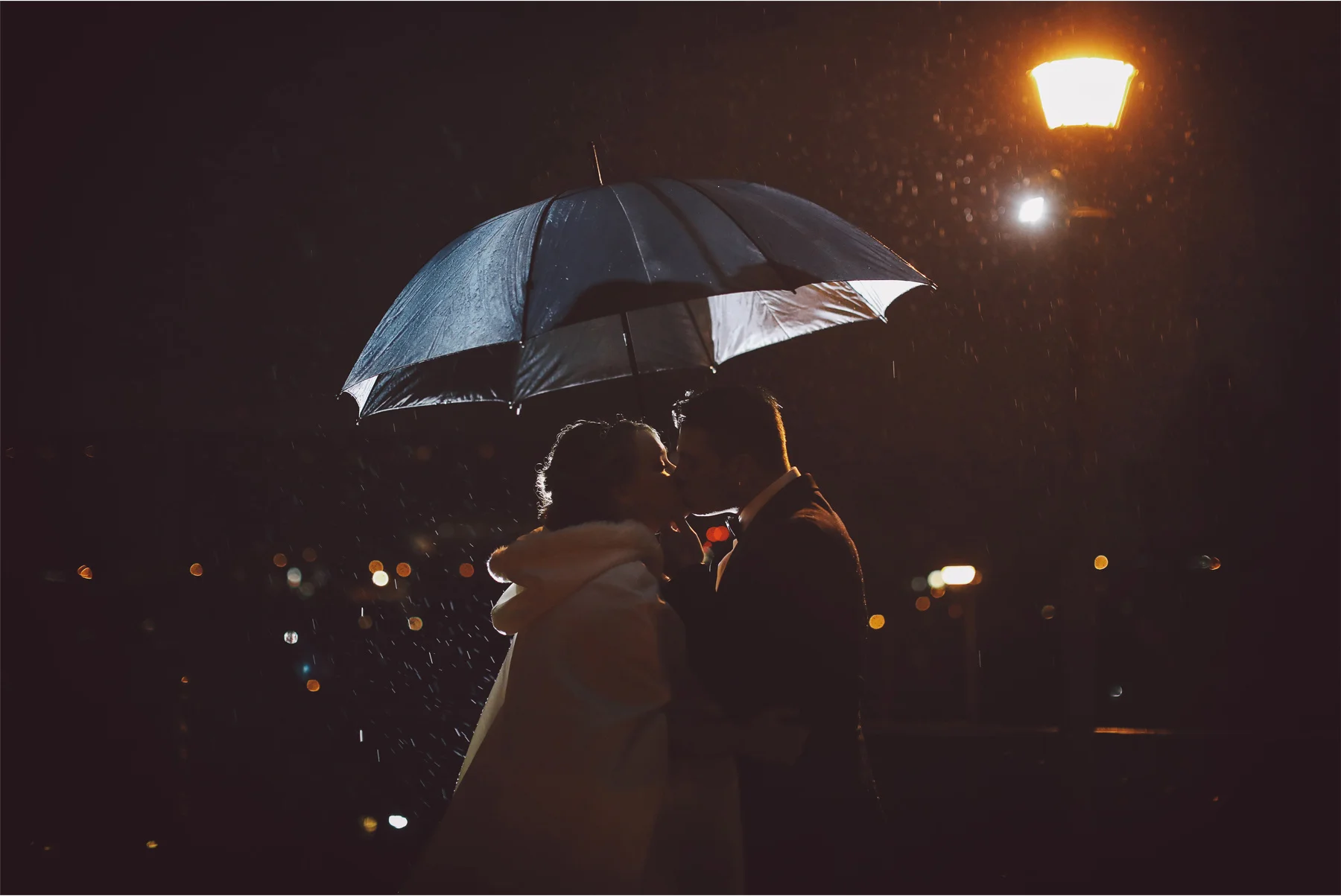 14-Saint-Paul-Minnesota-Wedding-Photography-by-Vick-Photography-The-University-Club-Night-Photography-Rain-Umbrella-Mari-and-Giuseppe.jpg