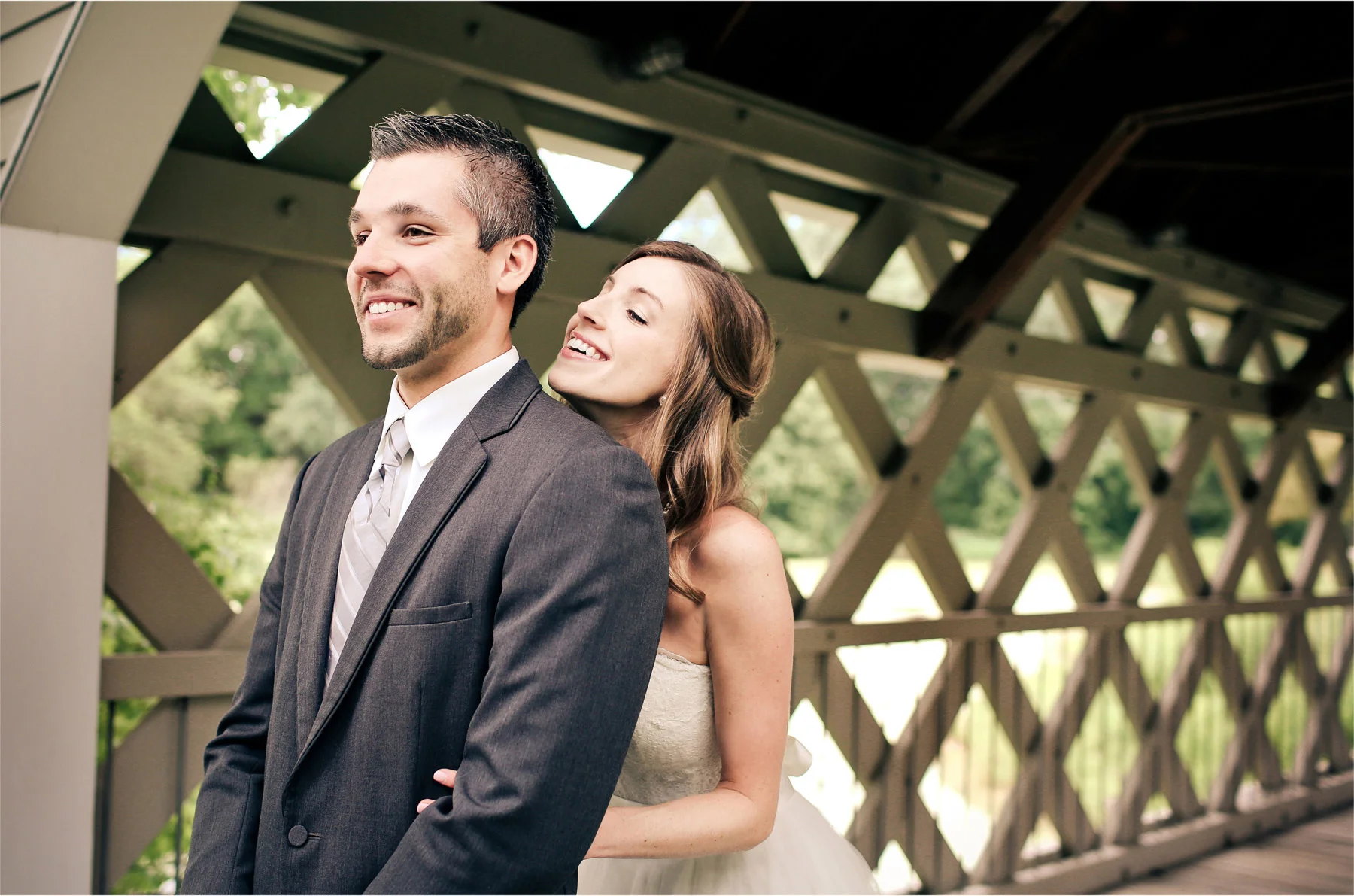 04-Minneapolis-Minnesota-Wedding-Photographer-by-Andrew-Vick-Photography-Summer-Upper-Room-Chuch-First-Meeting-Bride-Groom-Vintage-Katie-and-Travis.jpg