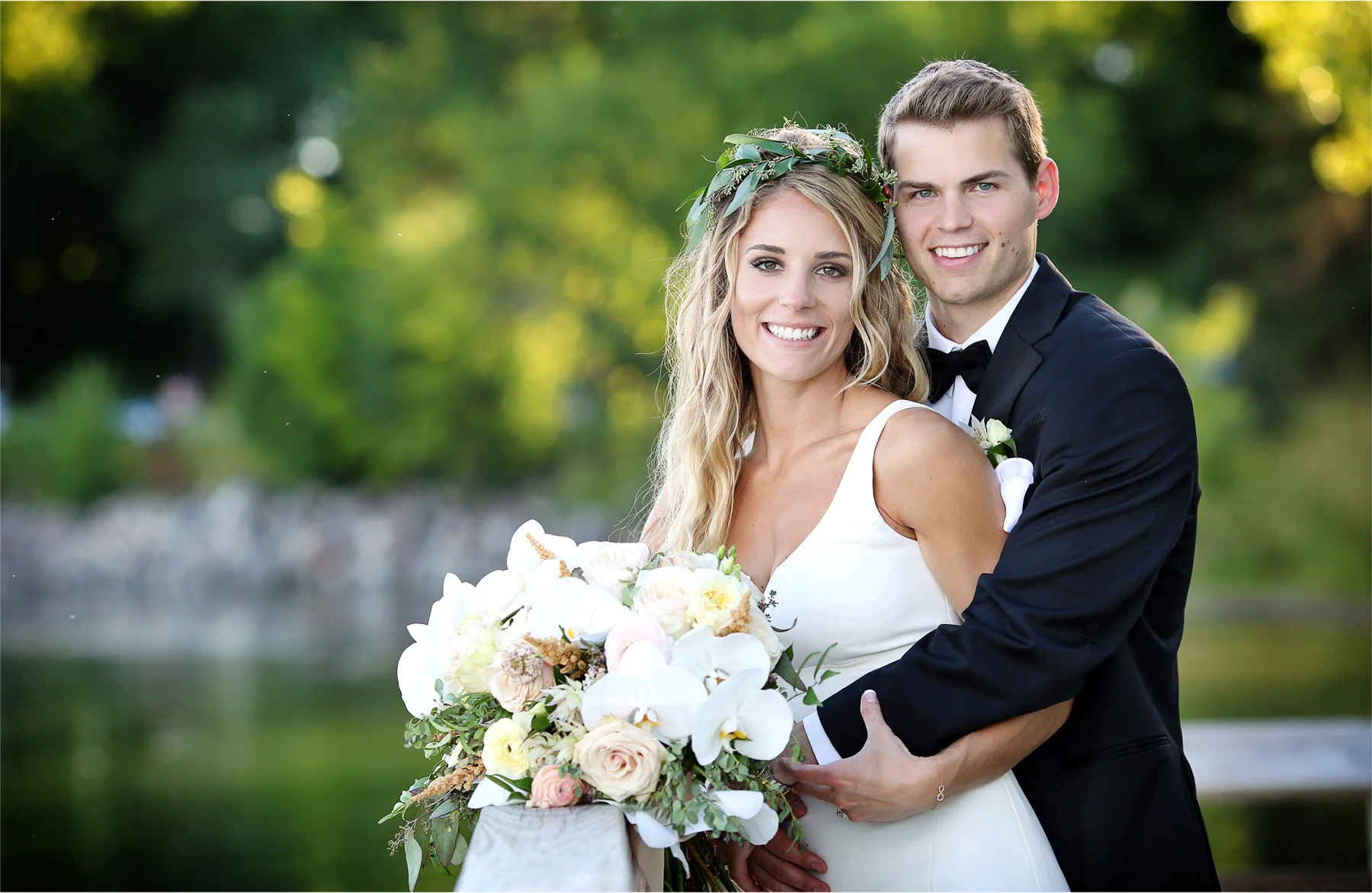 19-Minneapolis-Minnesota-Wedding-Photographer-by-Andrew-Vick-Photography-Summer-Lake-Calhoun-Bride-Groom-Flowers-Crown-Lexie-and-James.jpg