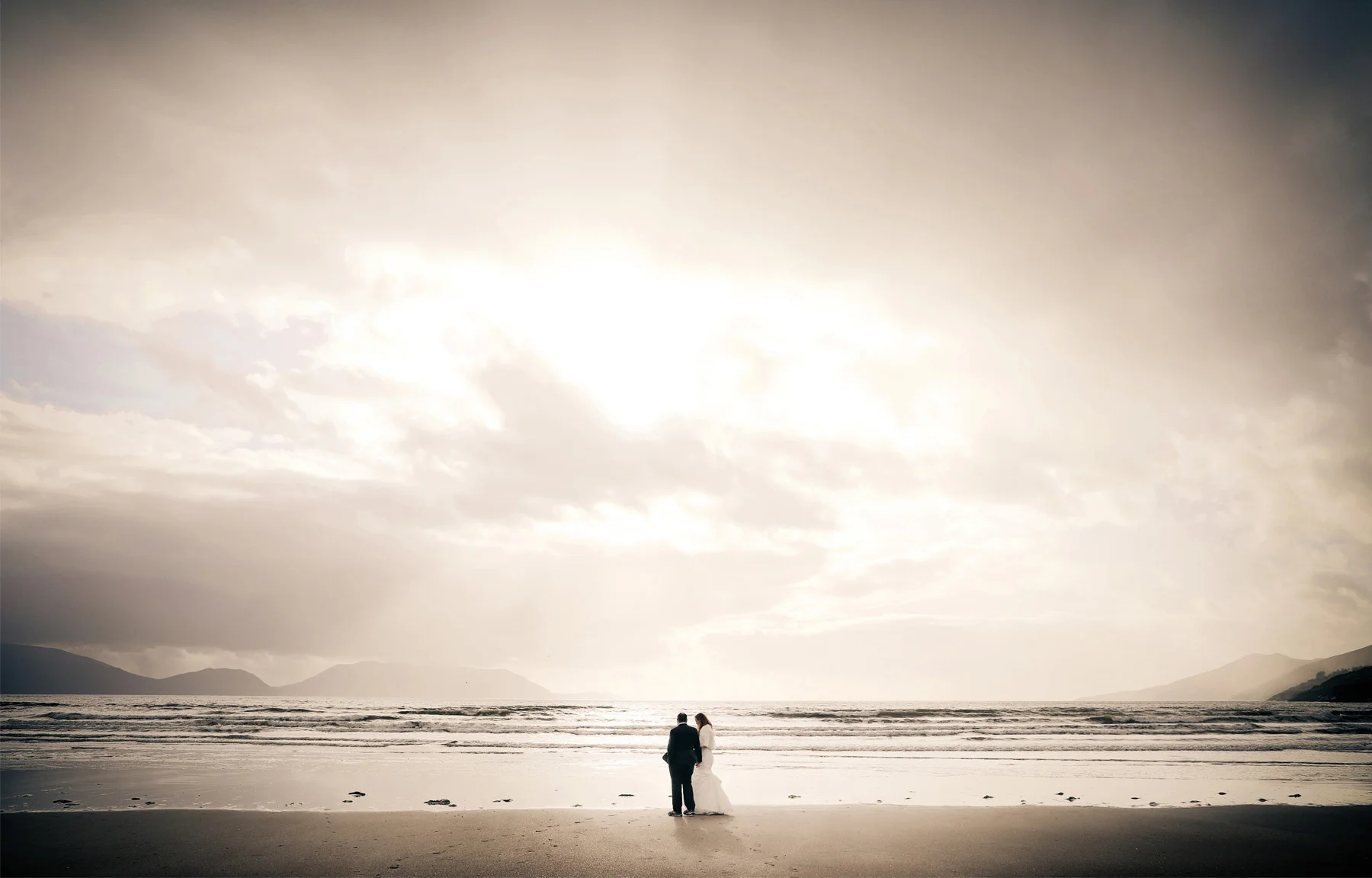 09-Kilarney-Ireland-Wedding-Photographer-by-Andrew-Vick-Photography-Fall-Autumn-Destination-Bride-Groom-Ocean-Beach-Vintage-Becca-and-Donal.jpg