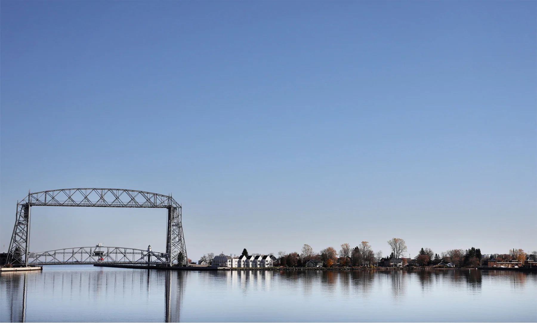 01-Duluth-Minnesota-Wedding-Photographer-by-Andrew-Vick-Photography-Fall-Autumn-Aerial-Lift-Bridge-Lake-Superior-Molly-and-Carson.jpg