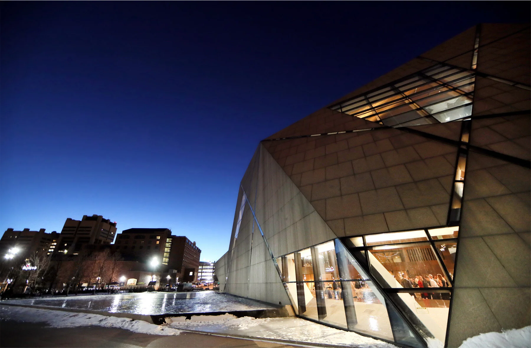 21-Minneapolis-Minnesota-Wedding-Photographer-by-Andrew-Vick-Photography-Winter-McNamara-Alumni-Center-Night-Brittany-and-Joseph.jpg