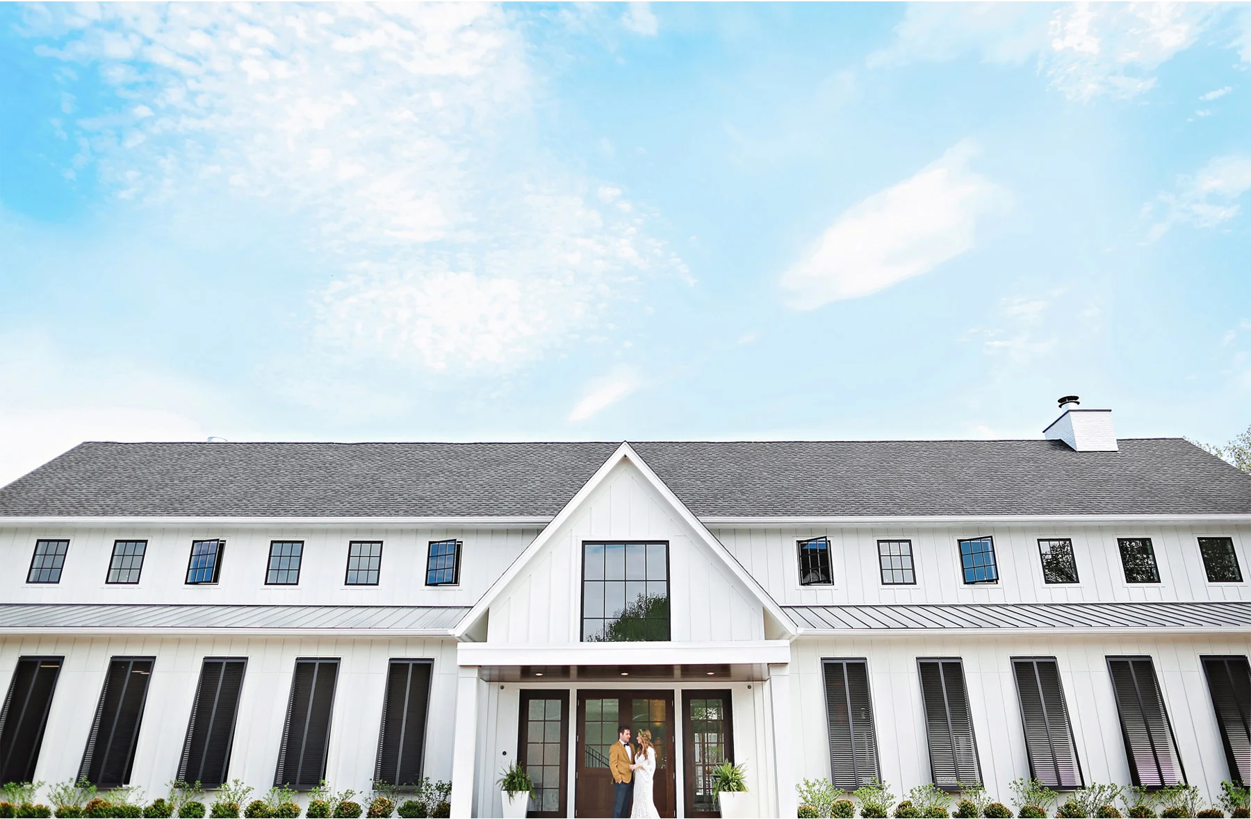 05-Minneapolis-Minnesota-Wedding-Photography-by-Andrew-Vick-Photography-Hutton-House-Groom-First-Look-Summer-Outside-Kelsey-and-Matt.jpg