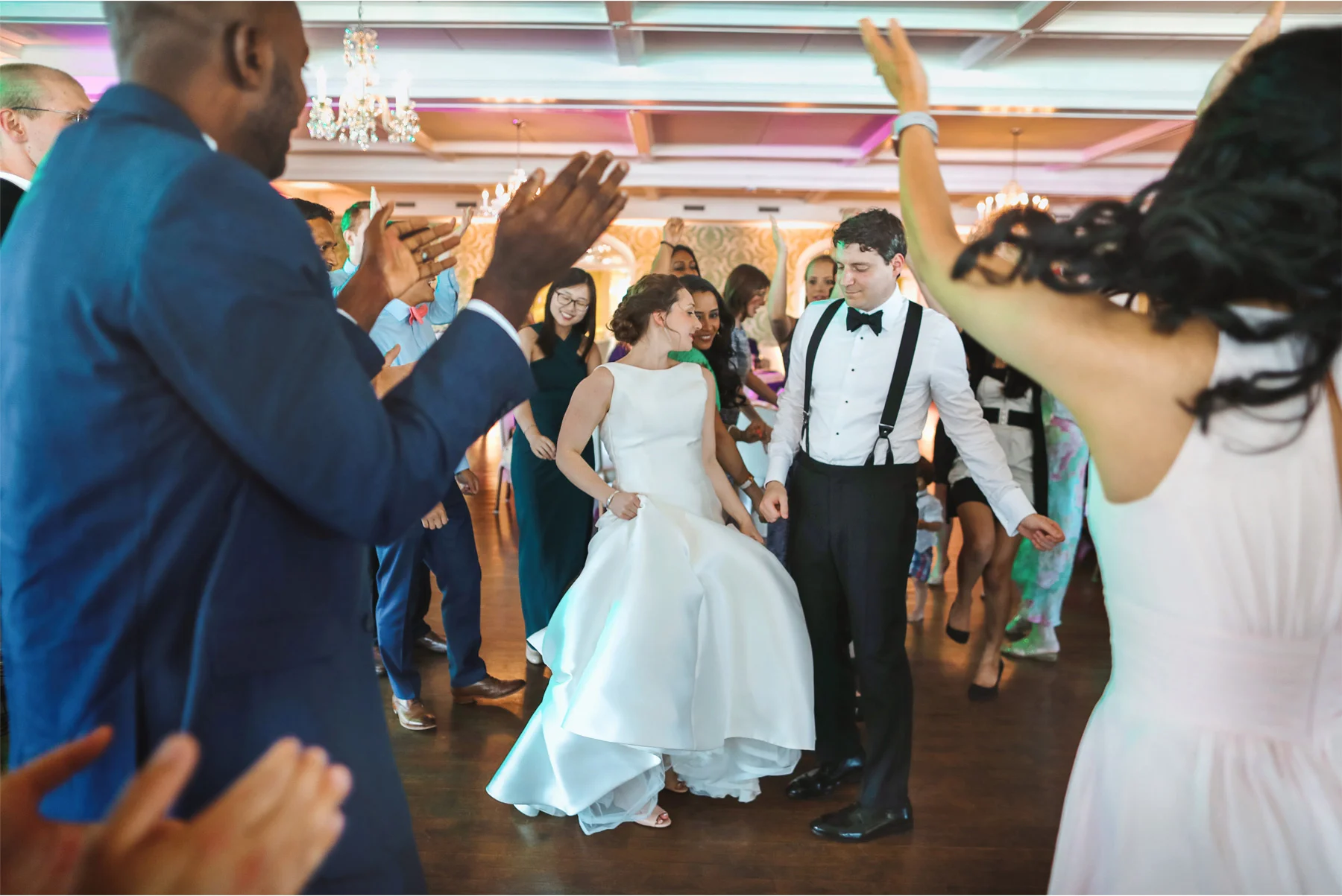 19-Minneapolis-Minnesota-Wedding-Andrew-Vick-Photography-Minikahda-Country-Club-Dancing-Reception-Ashton-and-Kevin.jpg