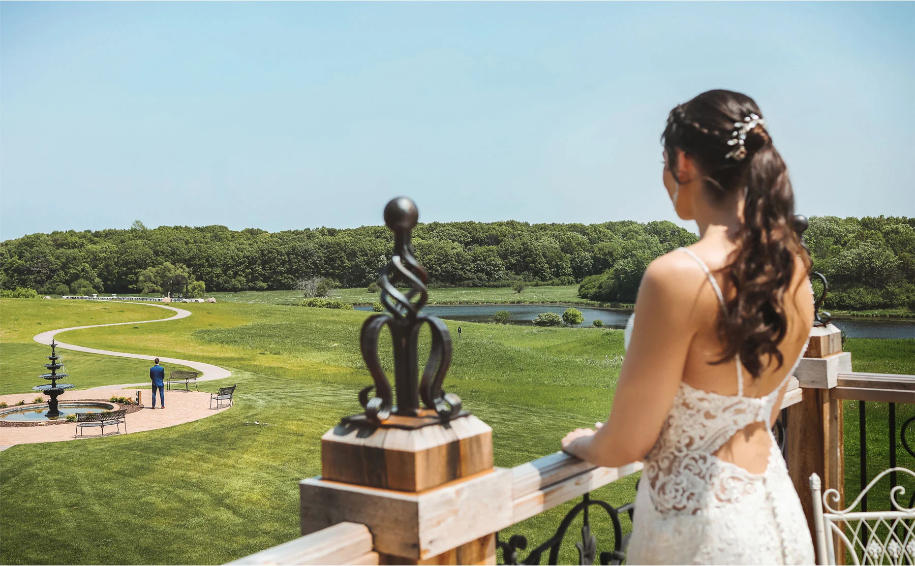 04-Minneapolis-Minnesota-Wedding-Andrew-Vick-Photography-Bavaria-Downs-Rustic-First-Look-Bride-Groom-Paige-and-Blake.jpg