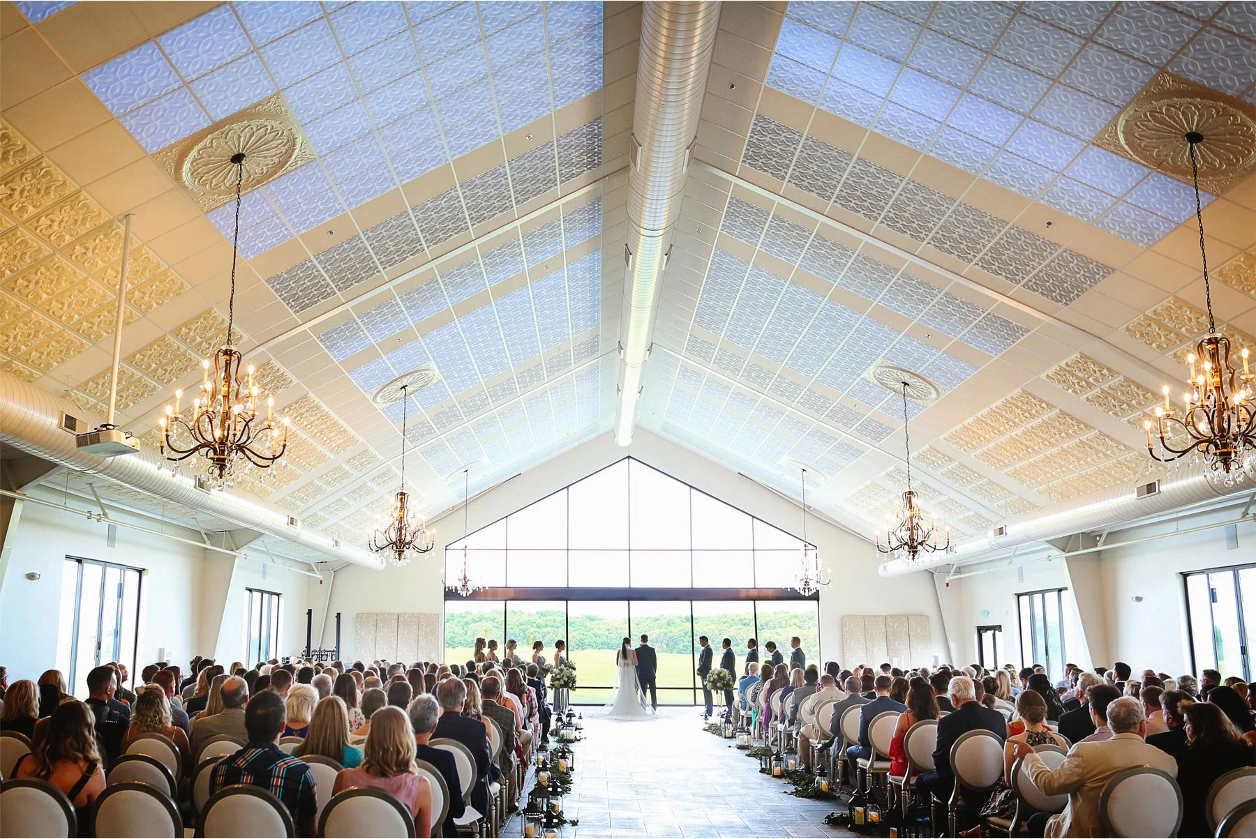11-Minneapolis-Minnesota-Wedding-Andrew-Vick-Photography-Bavaria-Downs-Bride-Groom-Ceremony--Paige-and-Blake.jpg