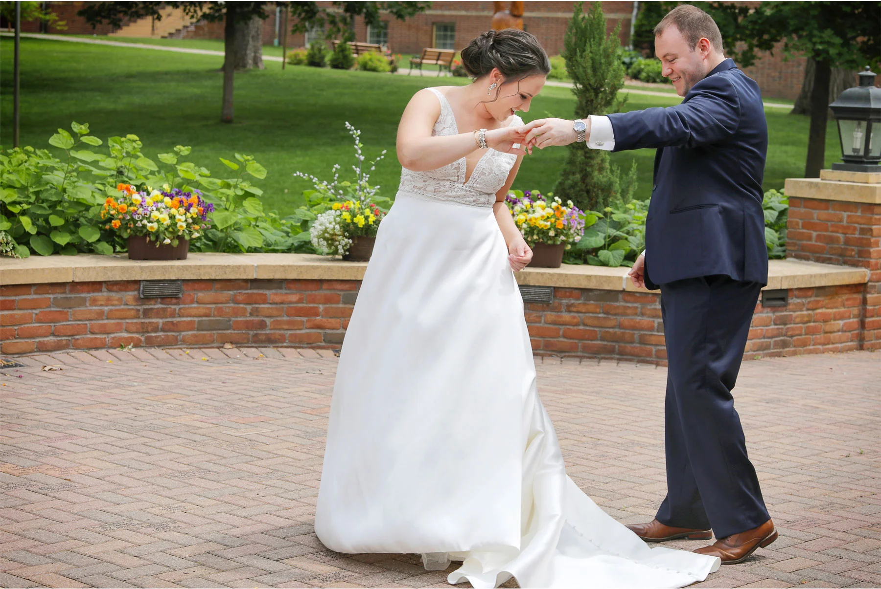 06-Vick-Photography-Wedding-Minneapolis-Minnesota-Our-Lady-of-Grace-Catholic-Church-First-Look-Groom-Bride-Erin-and-David.jpg