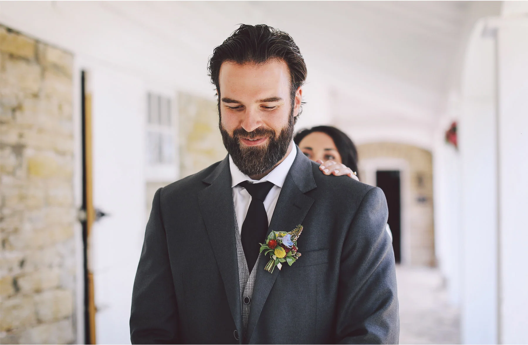 06-Vick-Photography-Rochester-Minnesota-Mayowood-Stone-Barn-Country-Wedding-First-Look-Groom-Lizz-and-Brady.jpg