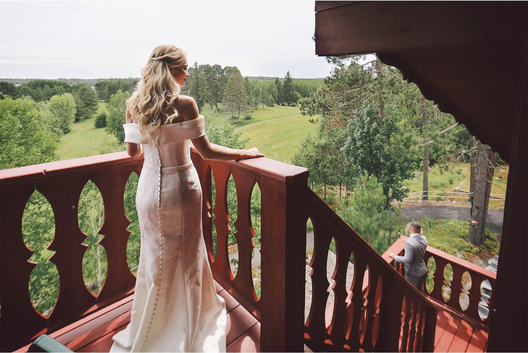 03-Ely-Minnesota-North-Wedding-by-Andrew-Vick-Photography-Bride-Groom-First-Look-Cabin-Katie-and-Joe.jpg