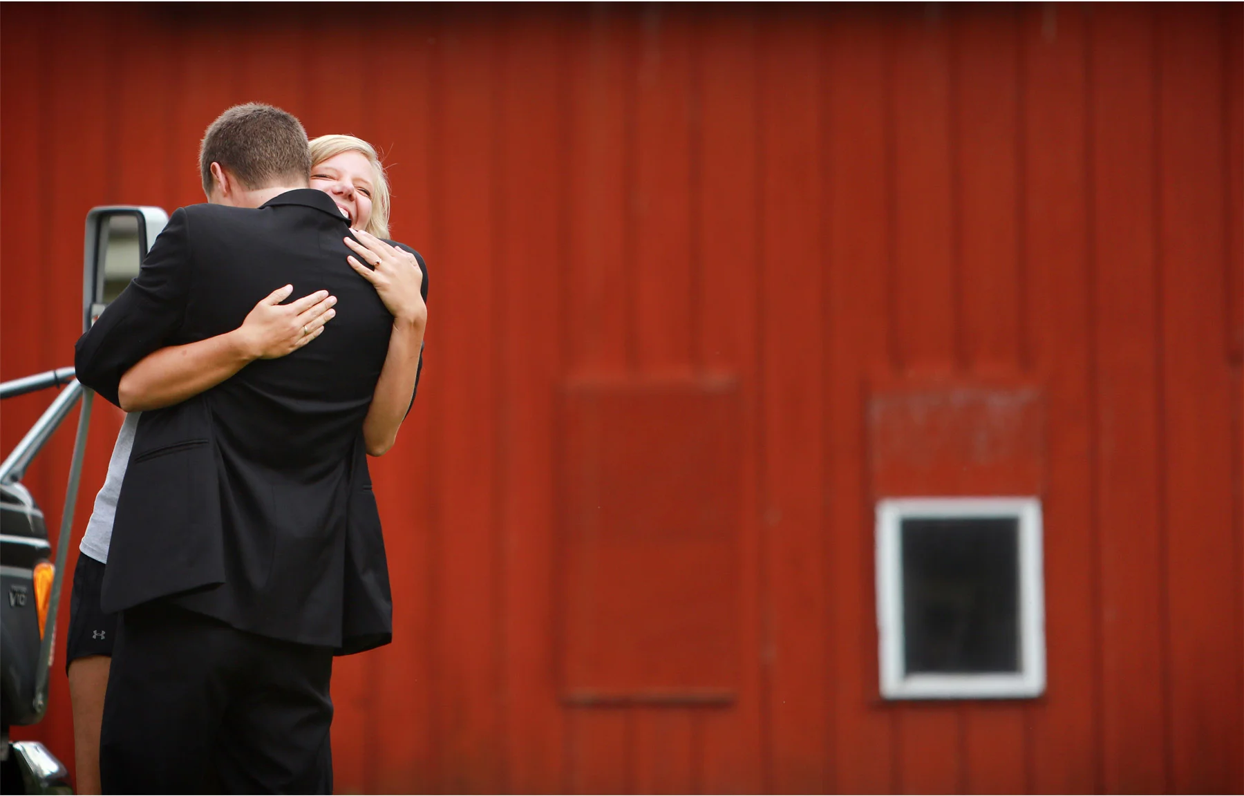 04-Vick-Photography-Proposal-Session-Engagement-Family-Farm-Hug-Kasie-and-Josh.jpg