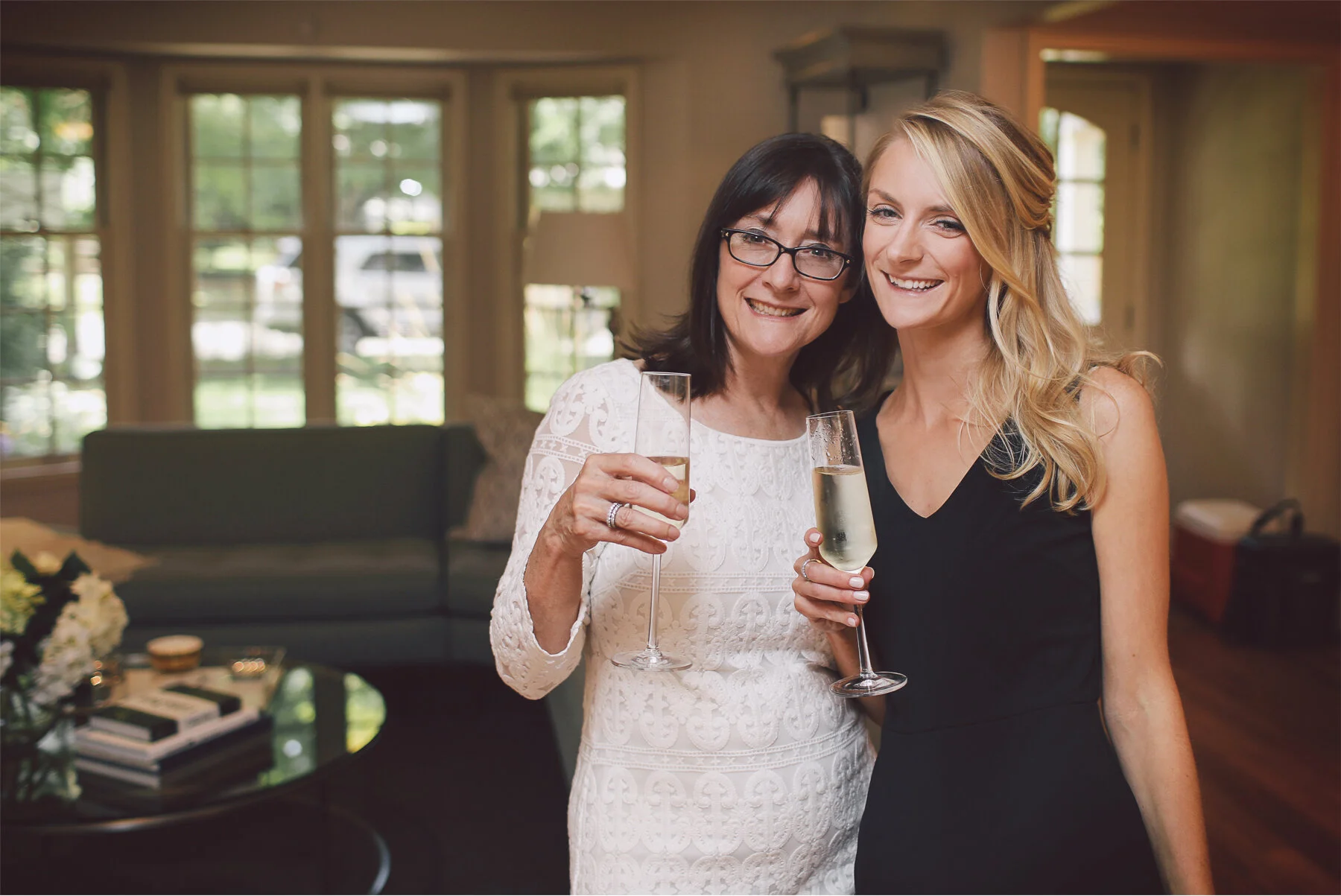 01 Wedding Vick Photography Minneapolis Minnesota Family Home Mother Bride Michelle and William.jpg