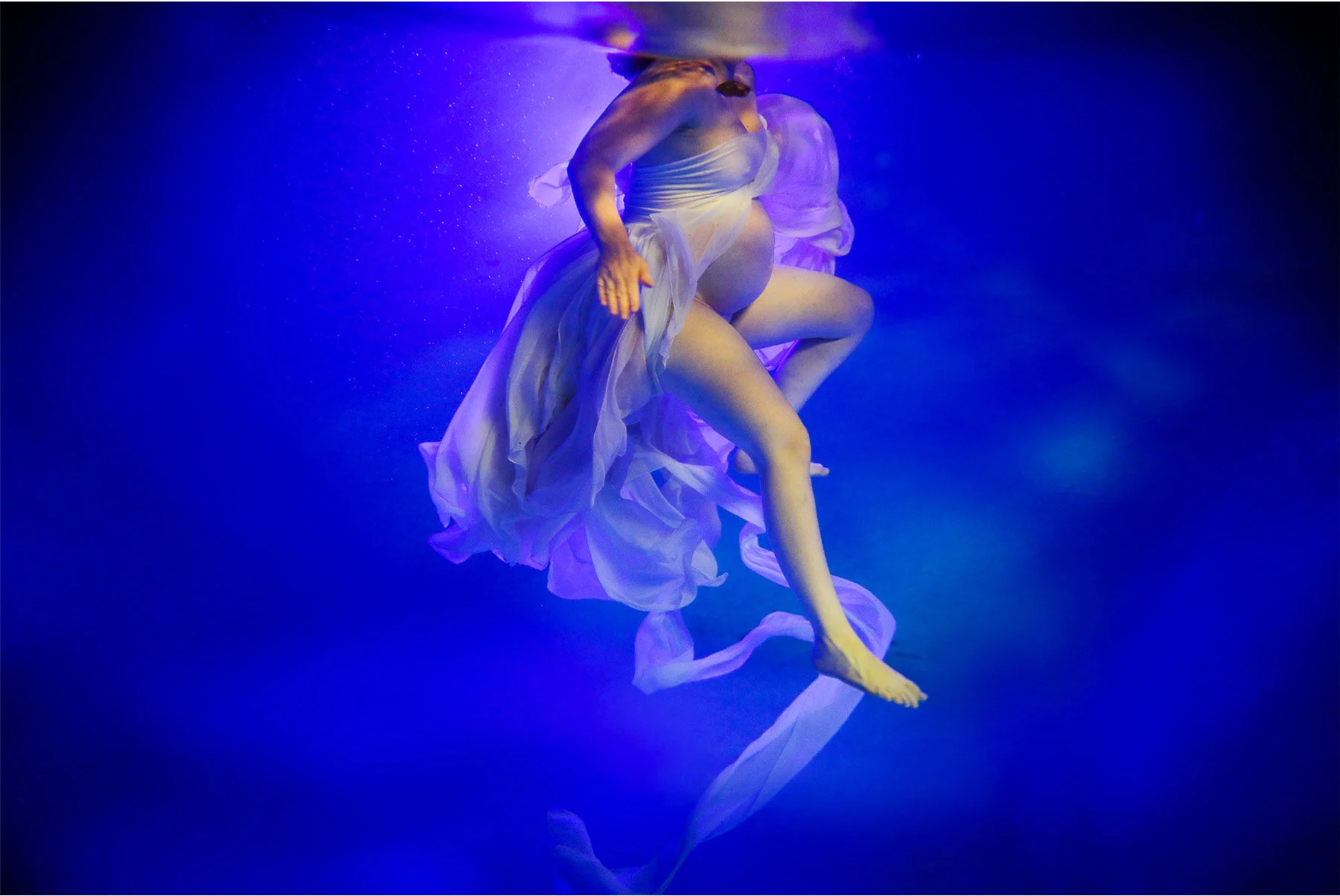 04-Vick-Studios-Maternity-Baby-Bump-Photo-Session-Mother-Pool-Underwater-Dress-Night-Carrie-and-Brian.jpg