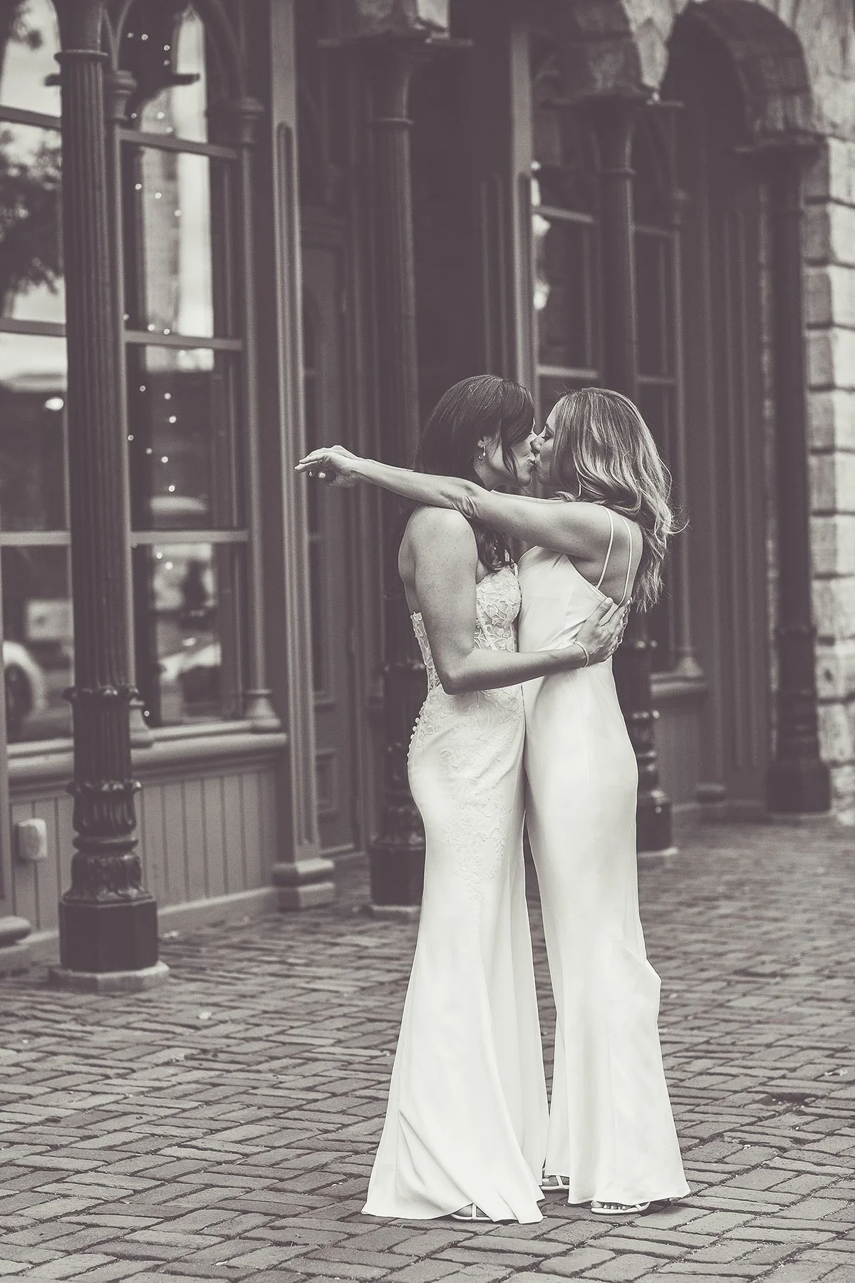 03-Vick-Photography-Team-Photographer-Erin-Johnson-wedding-portfolio.jpg
