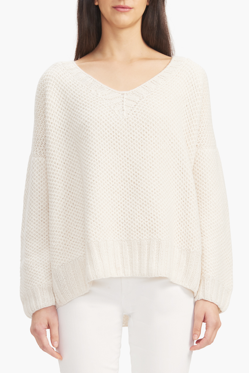 MYSTIC-V-NECK_Swtr_Niveous_1012_CloseCrop.jpg