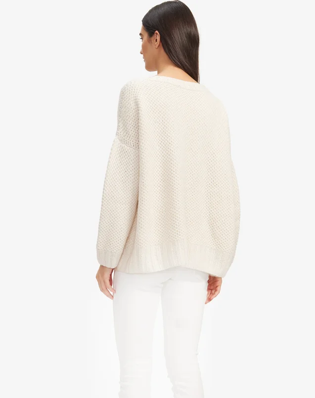 MYSTIC-V-NECK_Swtr_Niveous_1064_UnCropped.jpg