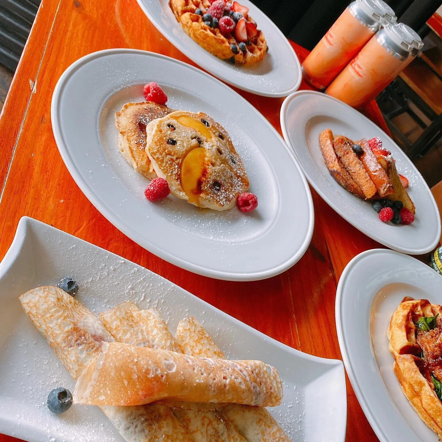 #SundayBrunch @finsalehouse a great a la carte brunch, tons of fresh seafood, benedicts, crepes, waffles and a ton more. Come check it out! 🥚 🍳 🧇 🦪 🦞 

⁣
.⁣
.⁣
.⁣
.⁣
.⁣
#tasty #brunchvibes #foodporn #pancakes #lunch #brunchtime #brunchlover #bru