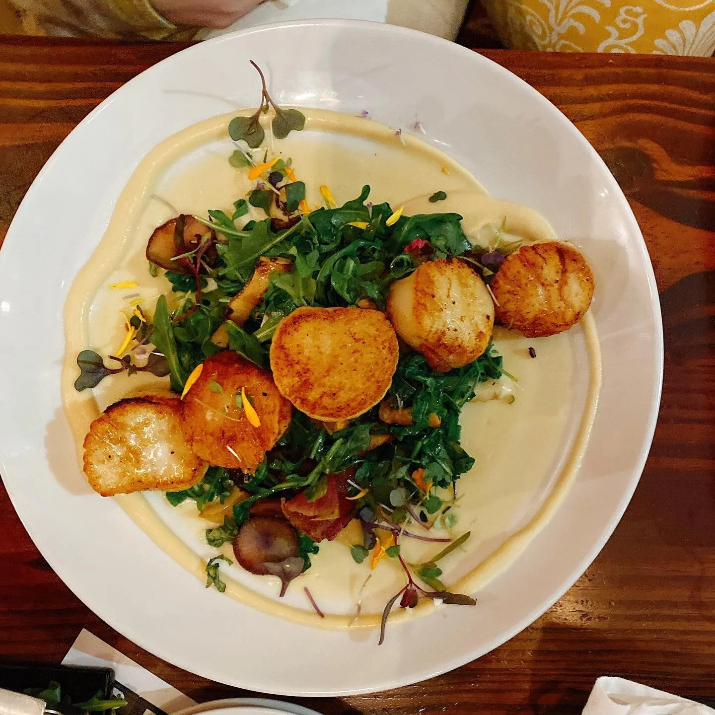 Delicious food @salt_air_restaurant 😋 

One of the best parts about coming to #Rehoboth is the abundance of great restaurants packed into this little beach community. Within minutes of our #airbnb you have your choice of sushi, fresh seafood, raw ba