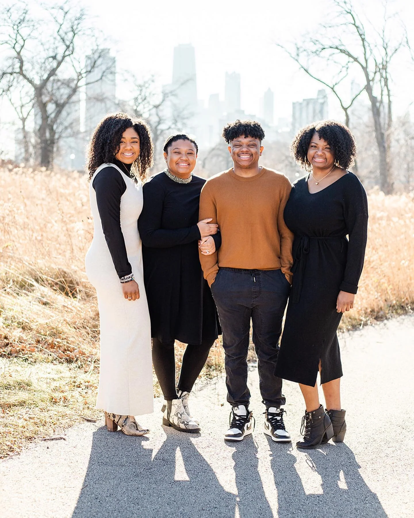Happy national siblings day! 
Not gonna lie... having this fun and funny family have a good time together made me miss my siblings so much! It&rsquo;s been a while since we&rsquo;ve all been together 😭