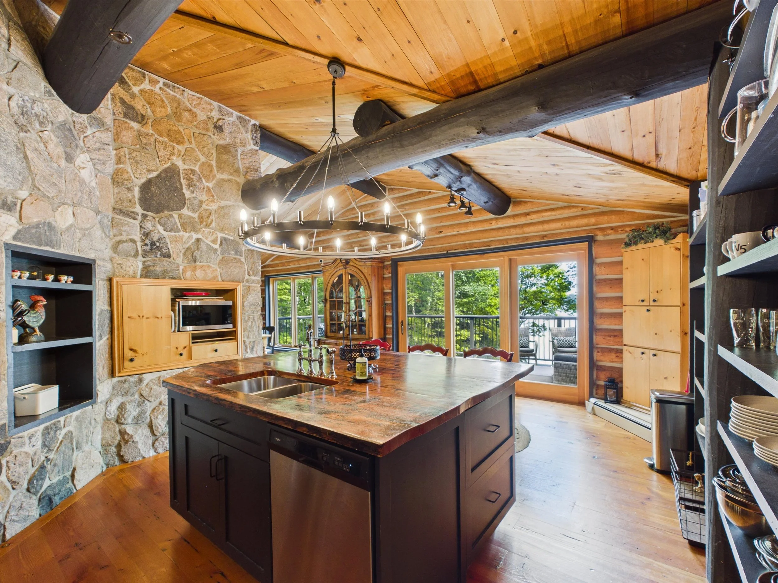12-1054 Hilltop Crescent-2.jpg