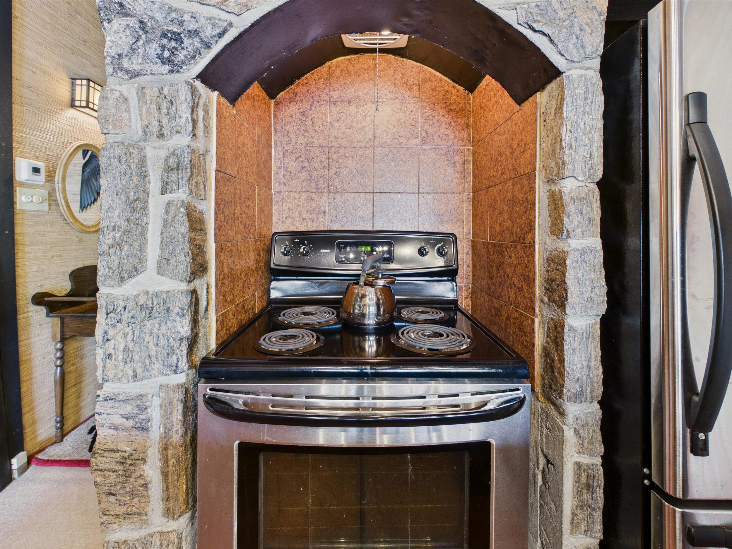 15-1054 Hilltop Crescent-5.jpg