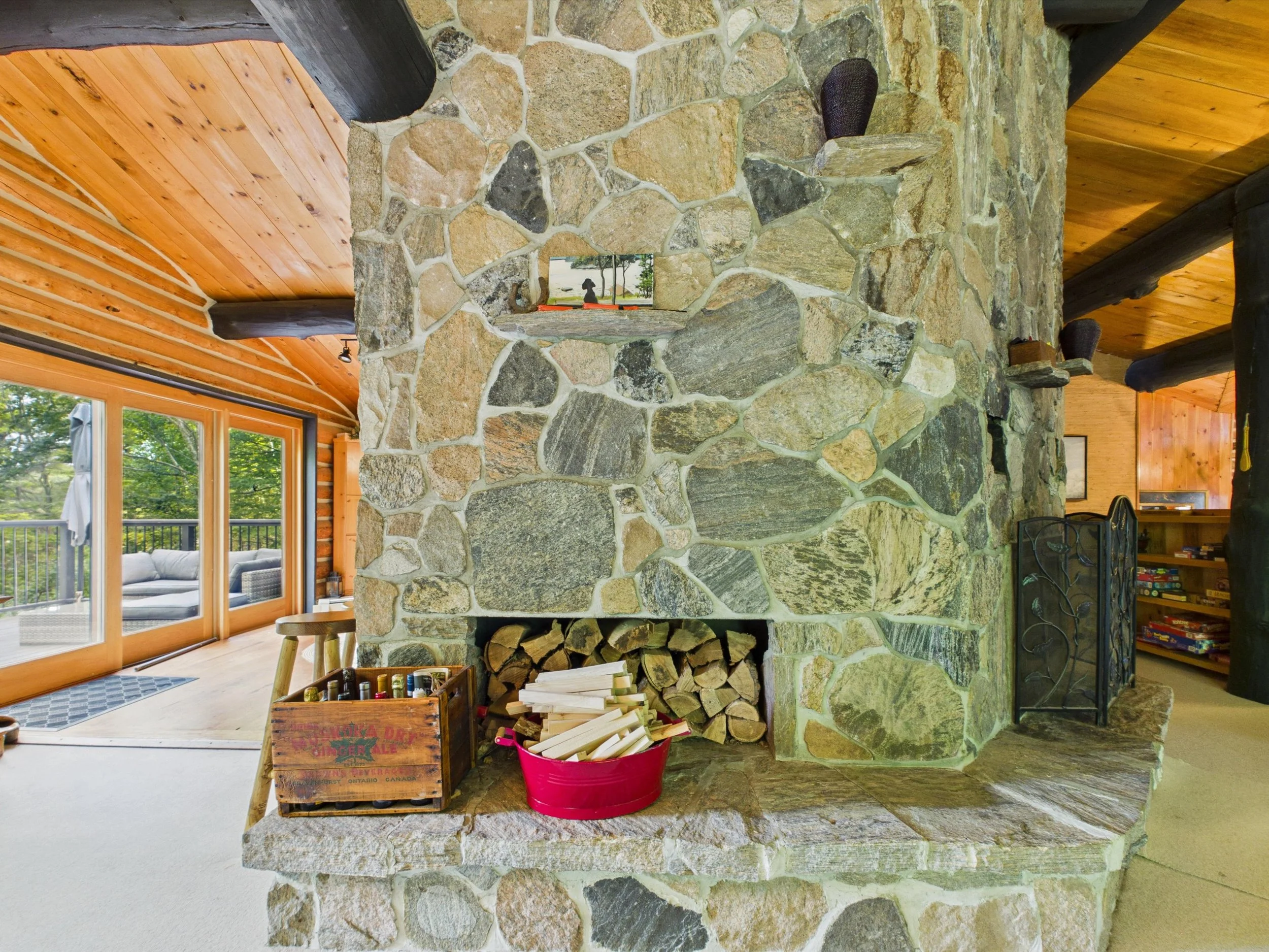 20-1054 Hilltop Crescent-10.jpg