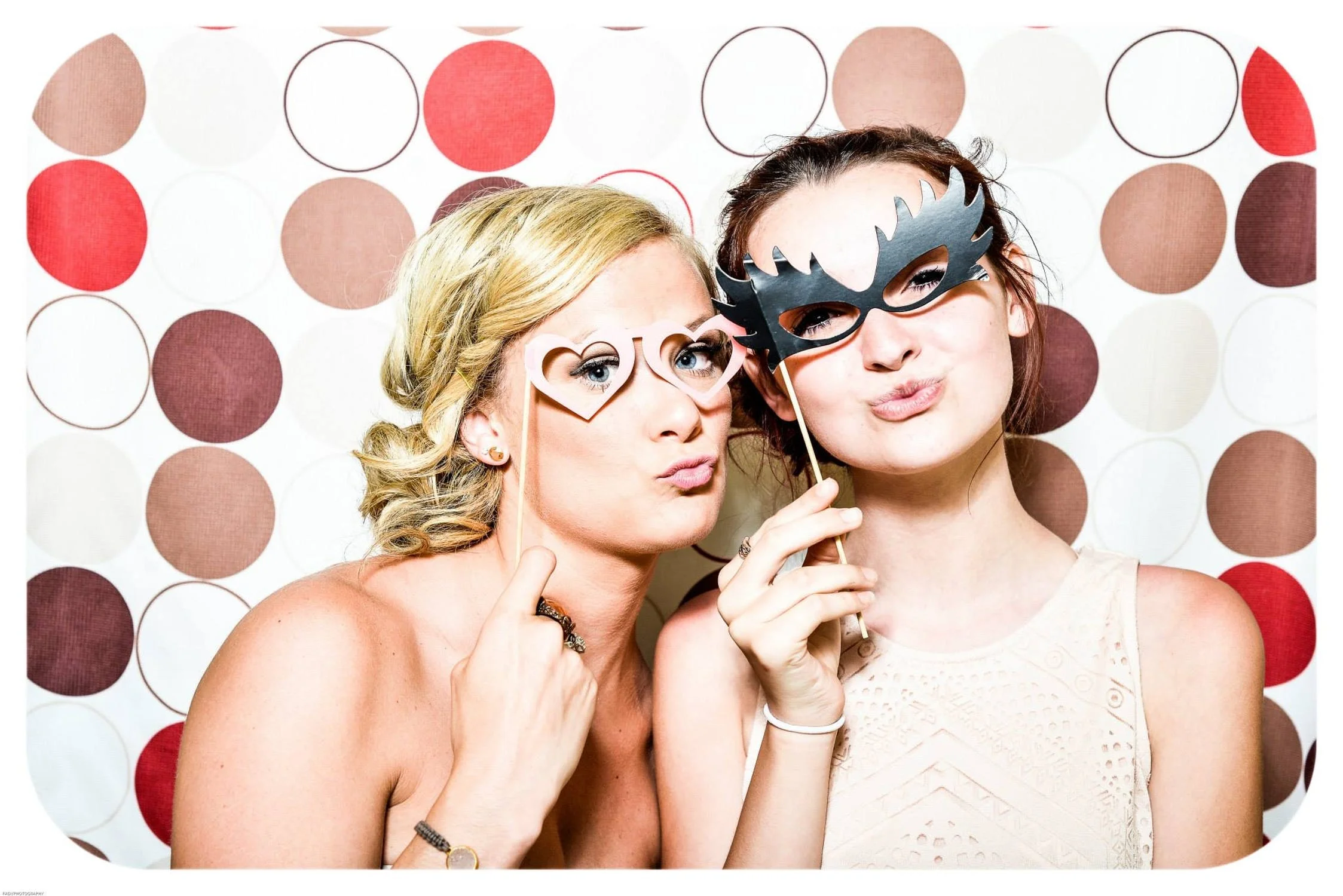 photo-booth-wedding-party-girls-160420-1.jpg