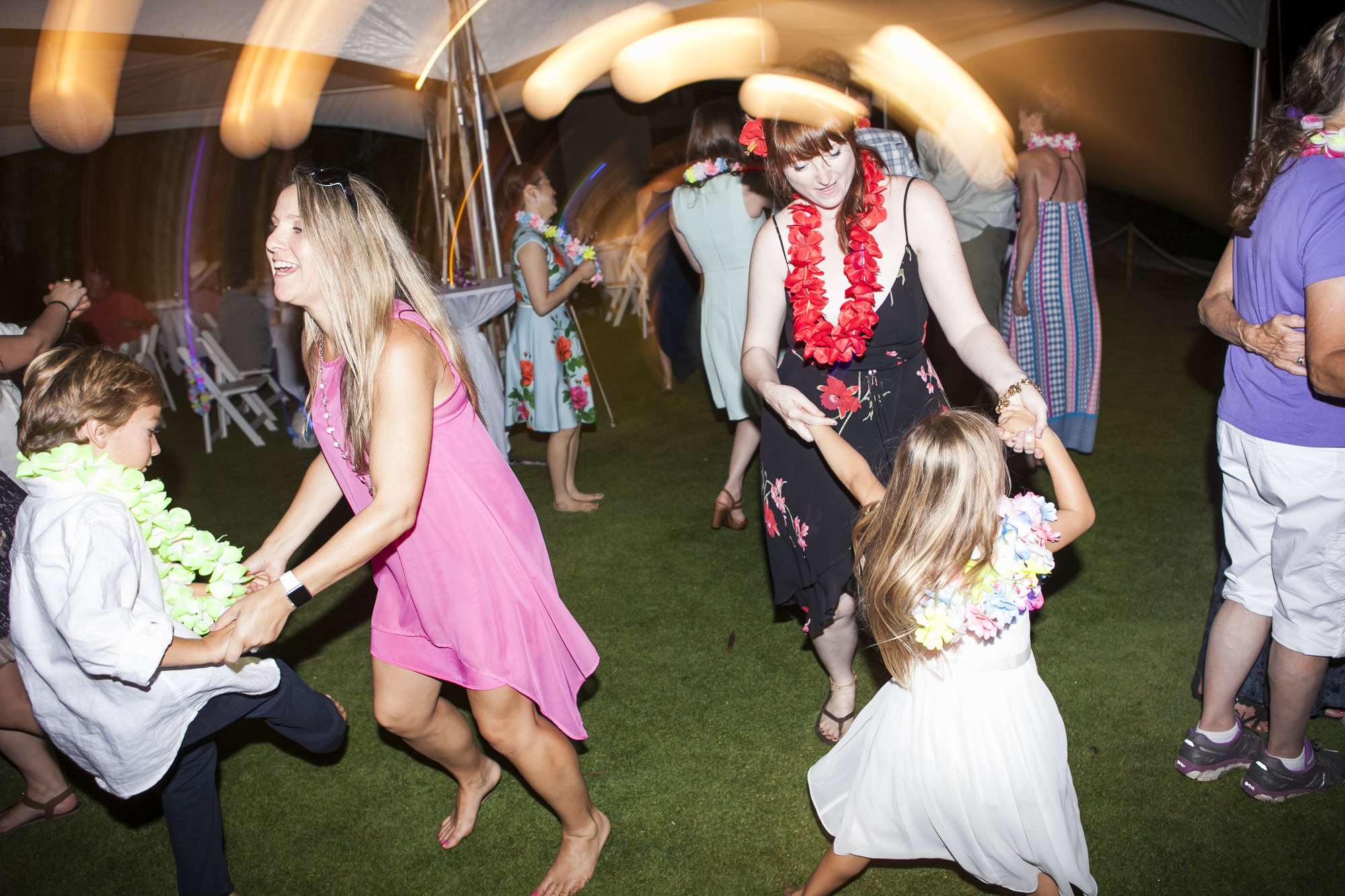049_Laid_Back_Hawaiian_Beach_Wedding.jpg