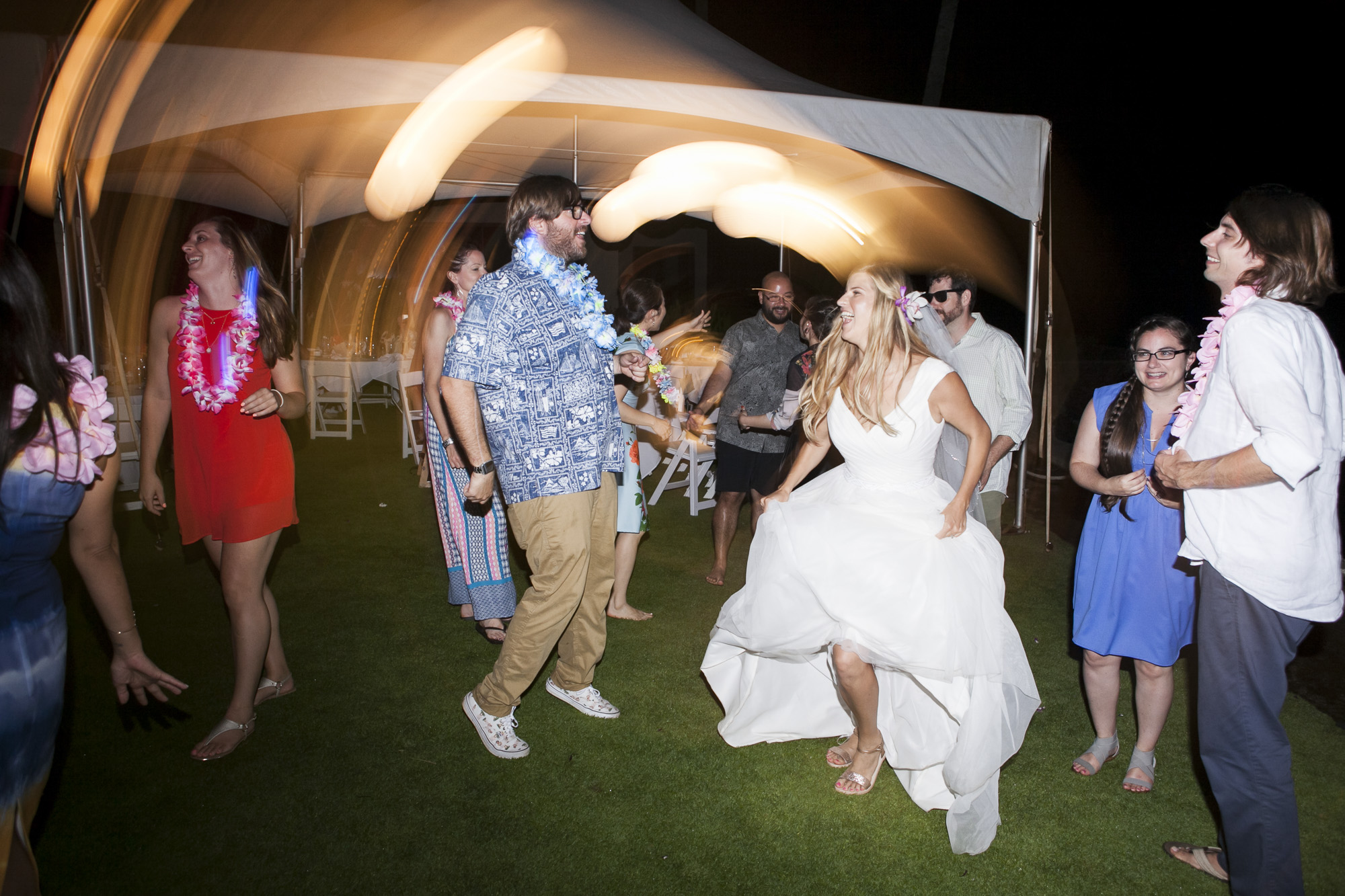 052_Laid_Back_Hawaiian_Beach_Wedding.jpg