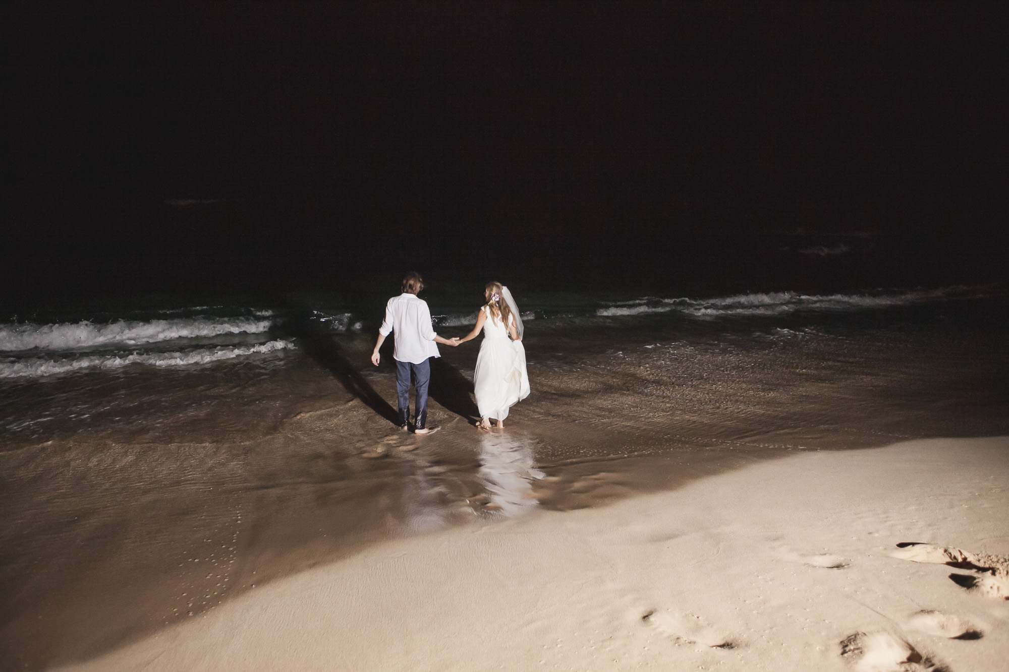 057_Laid_Back_Hawaiian_Beach_Wedding.jpg