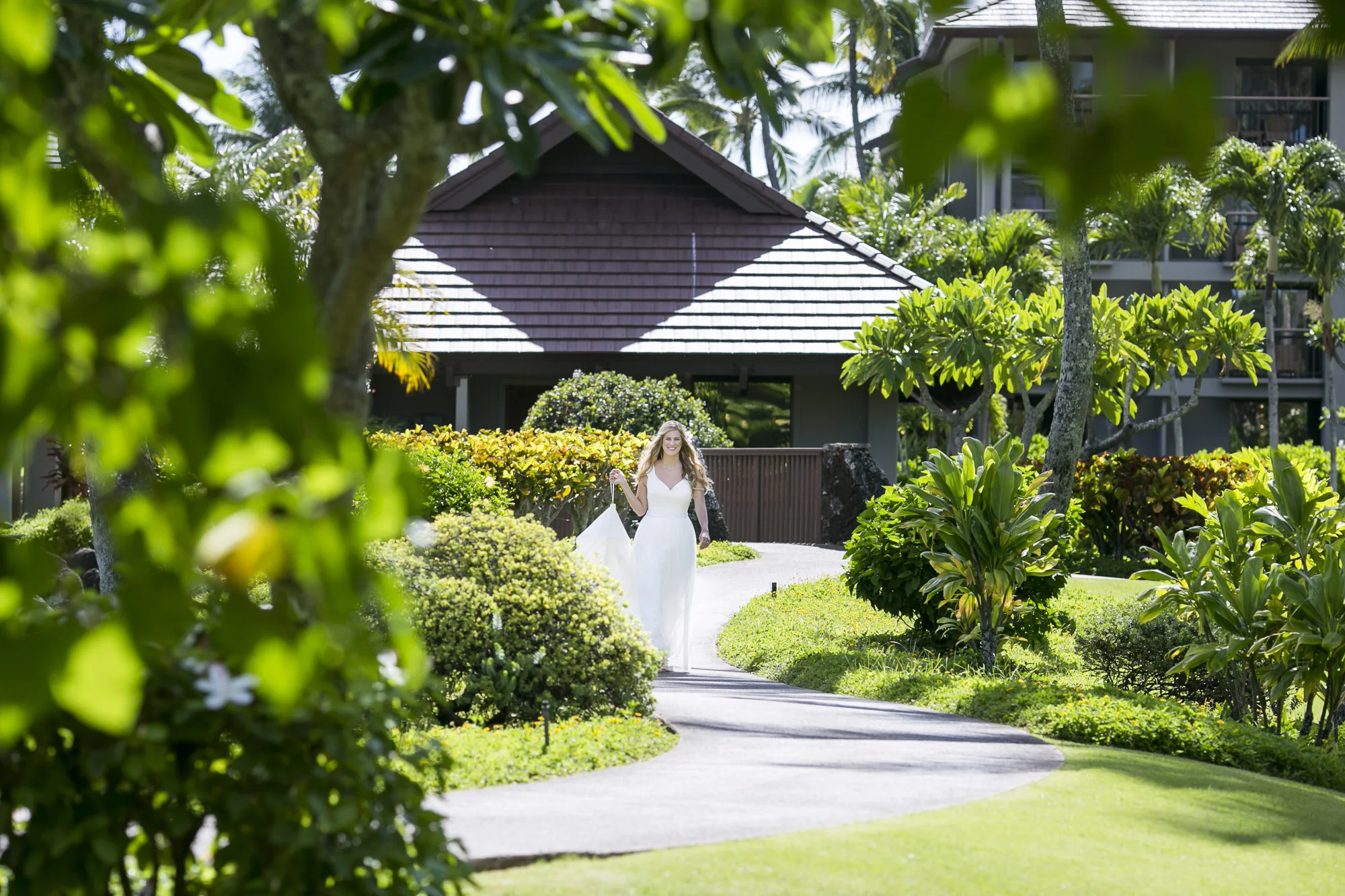 002_Laid_Back_Hawaiian_Beach_Wedding.jpg