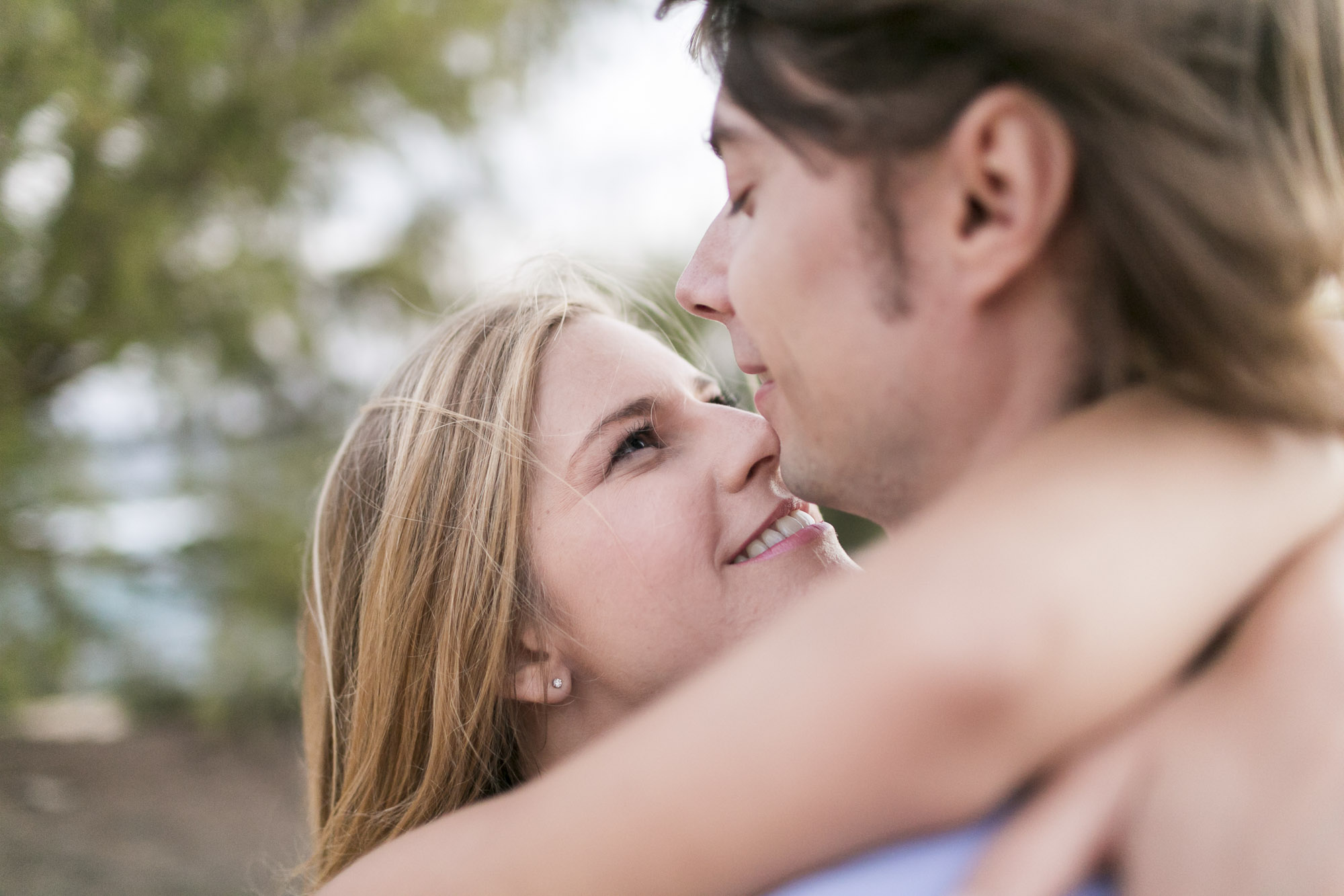 034_Epic_Cliff_Kauai_Beach_Engagement.jpg