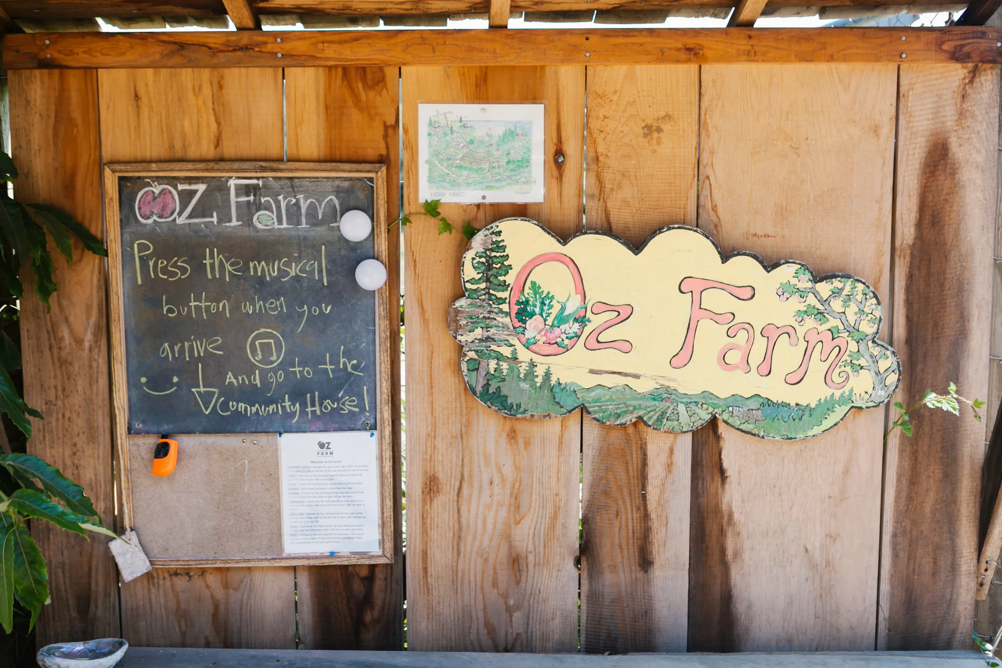 Welcome signs at oz farm in mendocino area
