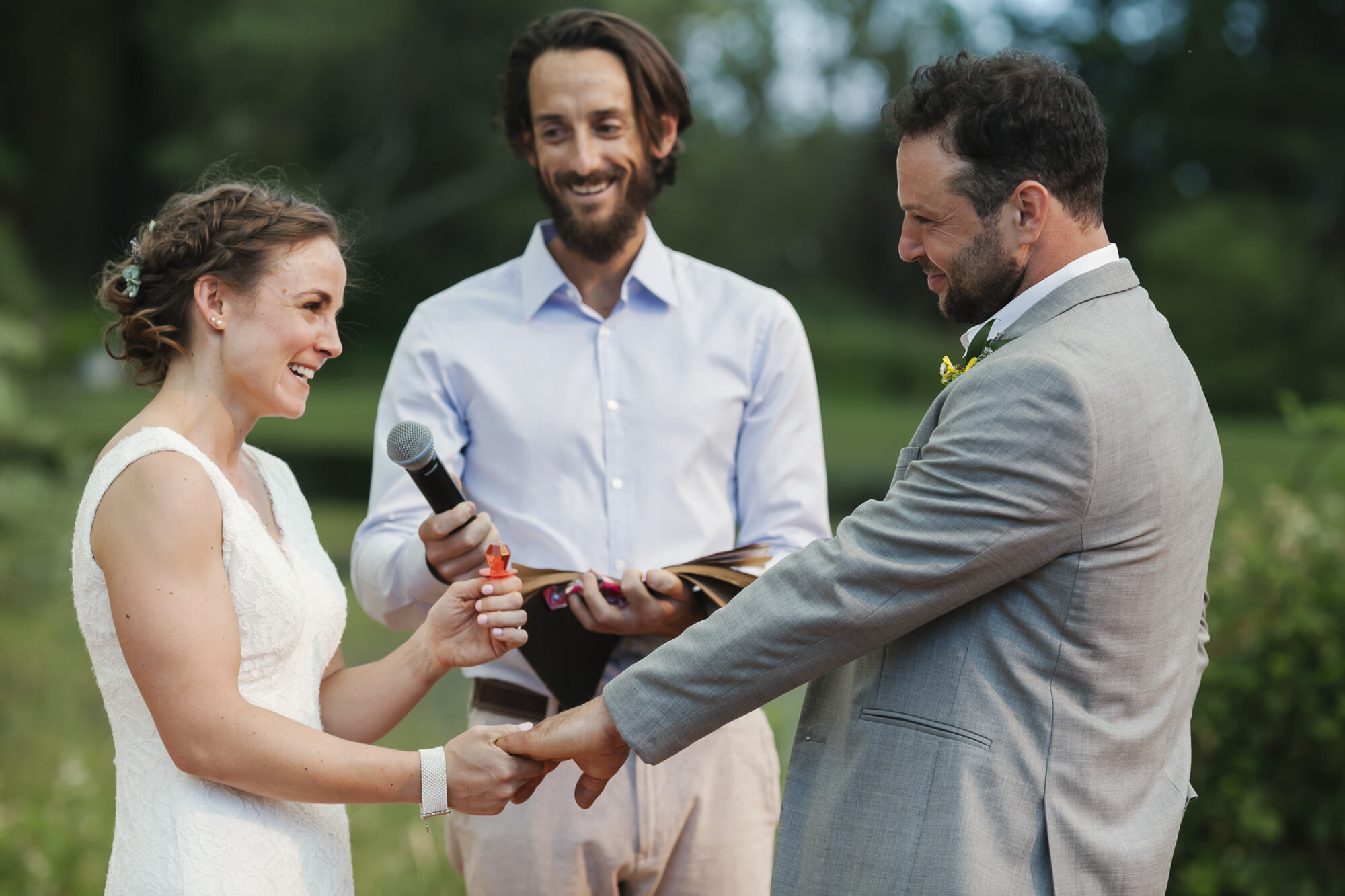 Groom surprises bride during ceremony with ring pop