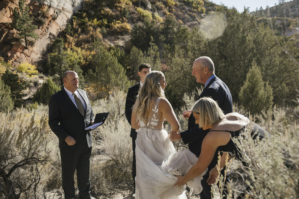 Bride and her dad get emotional at her Utah desert wedding ceremony